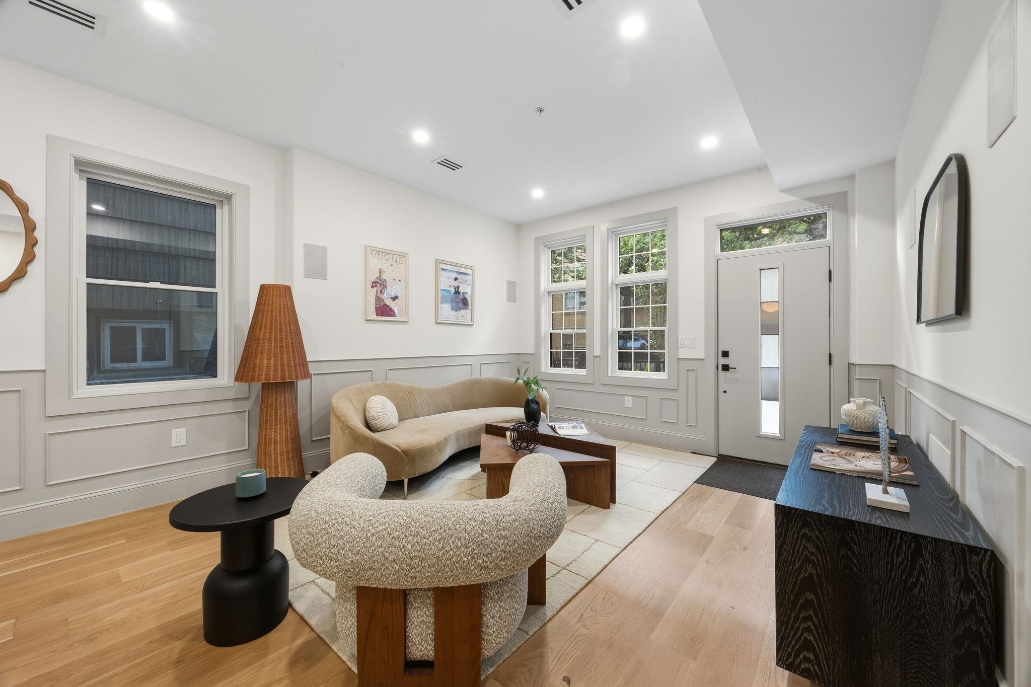 206 SHERMAN AVE - Photo 2