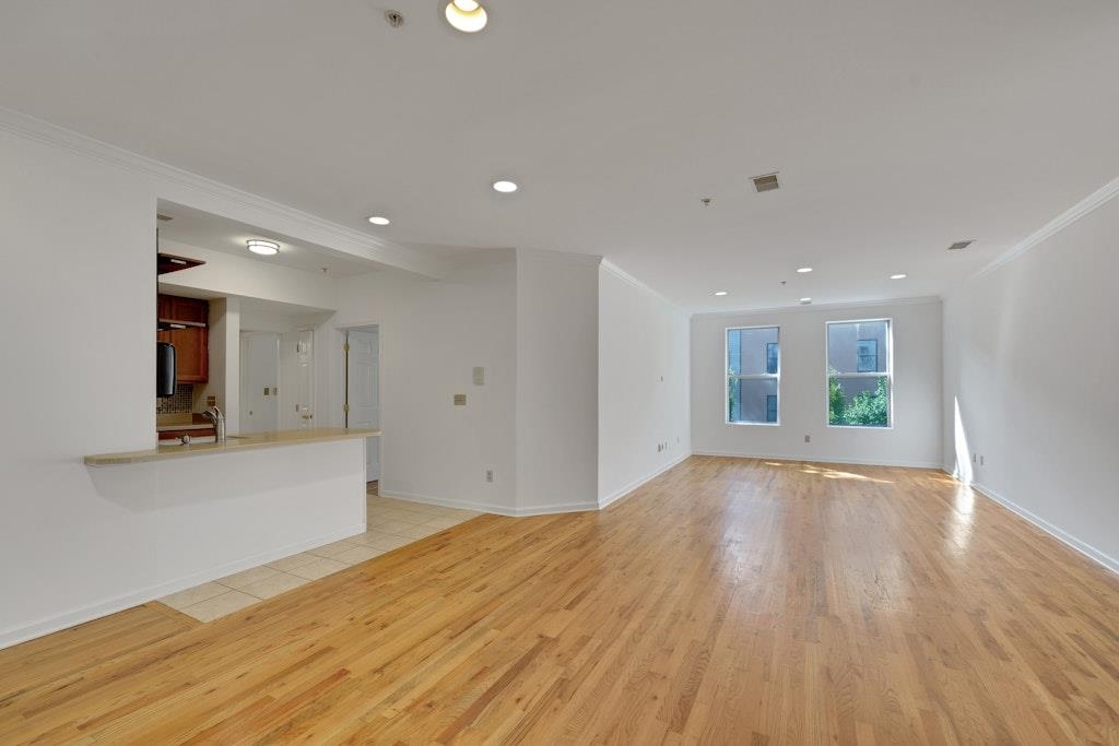 510 MONROE ST - Photo 2