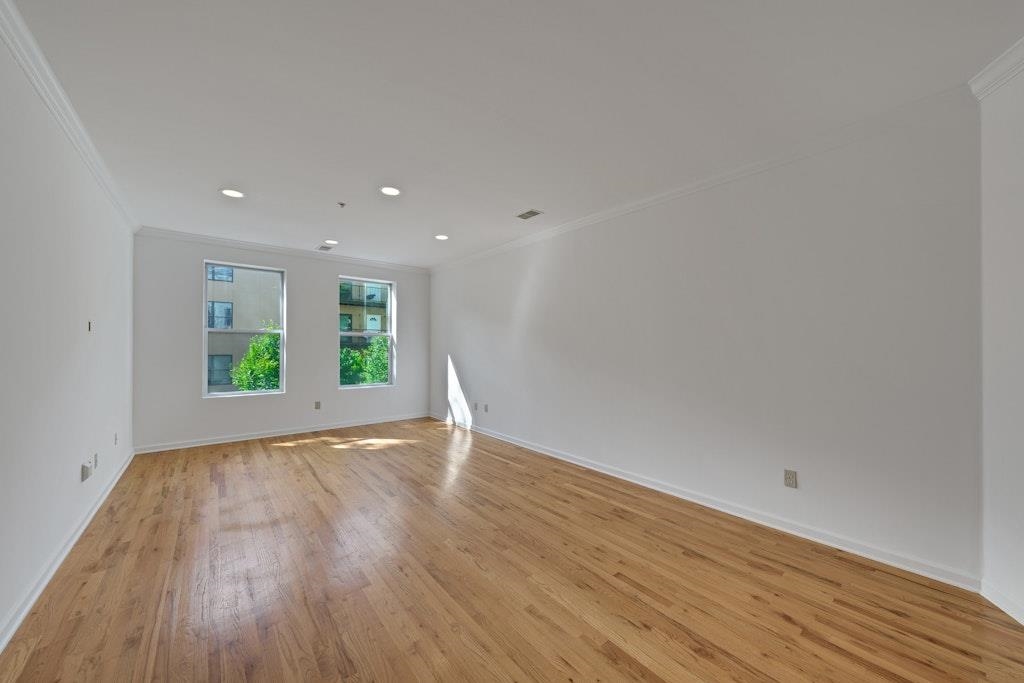 510 MONROE ST - Photo 4