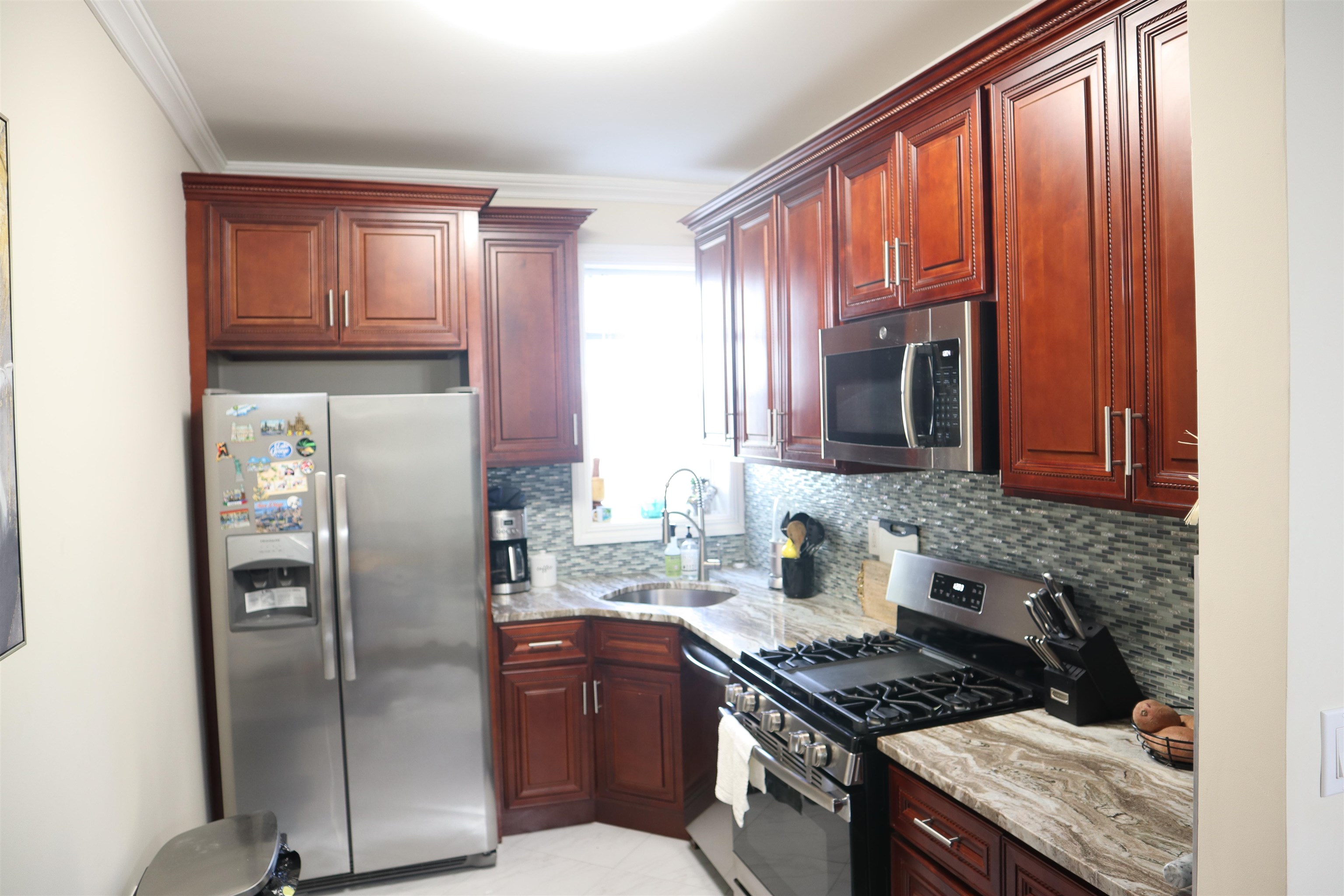 408 WOODLAWN AVE - Photo 4