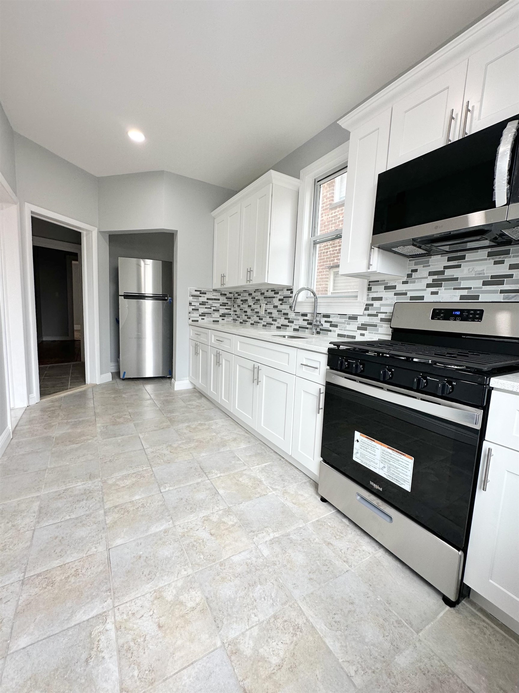 8609 2ND AVE - Photo 4