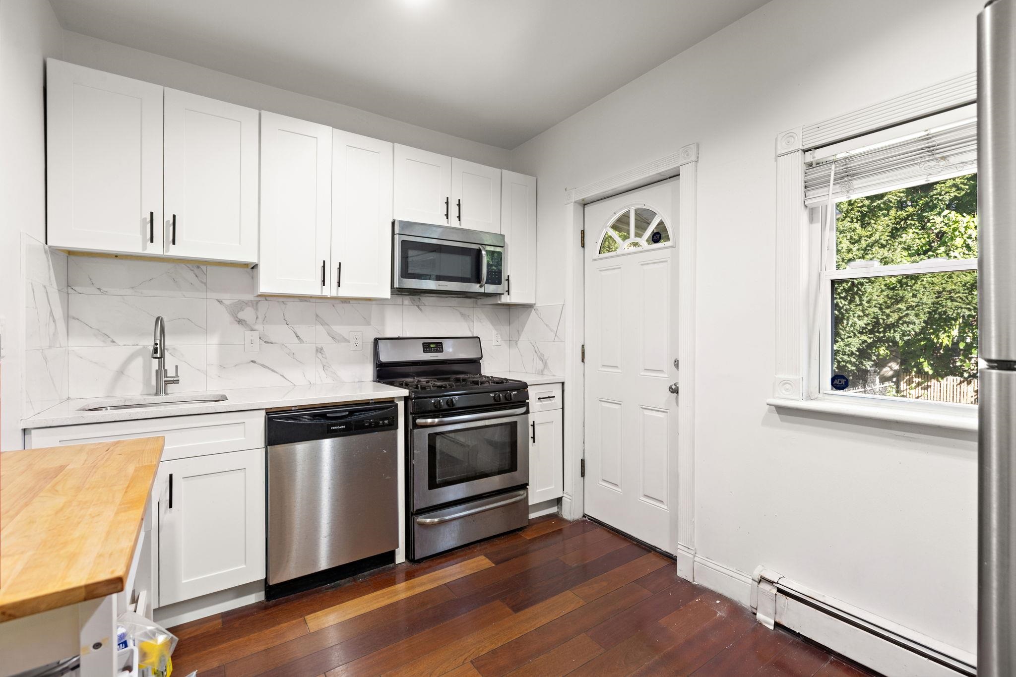 36 PERRY ST - Photo 3