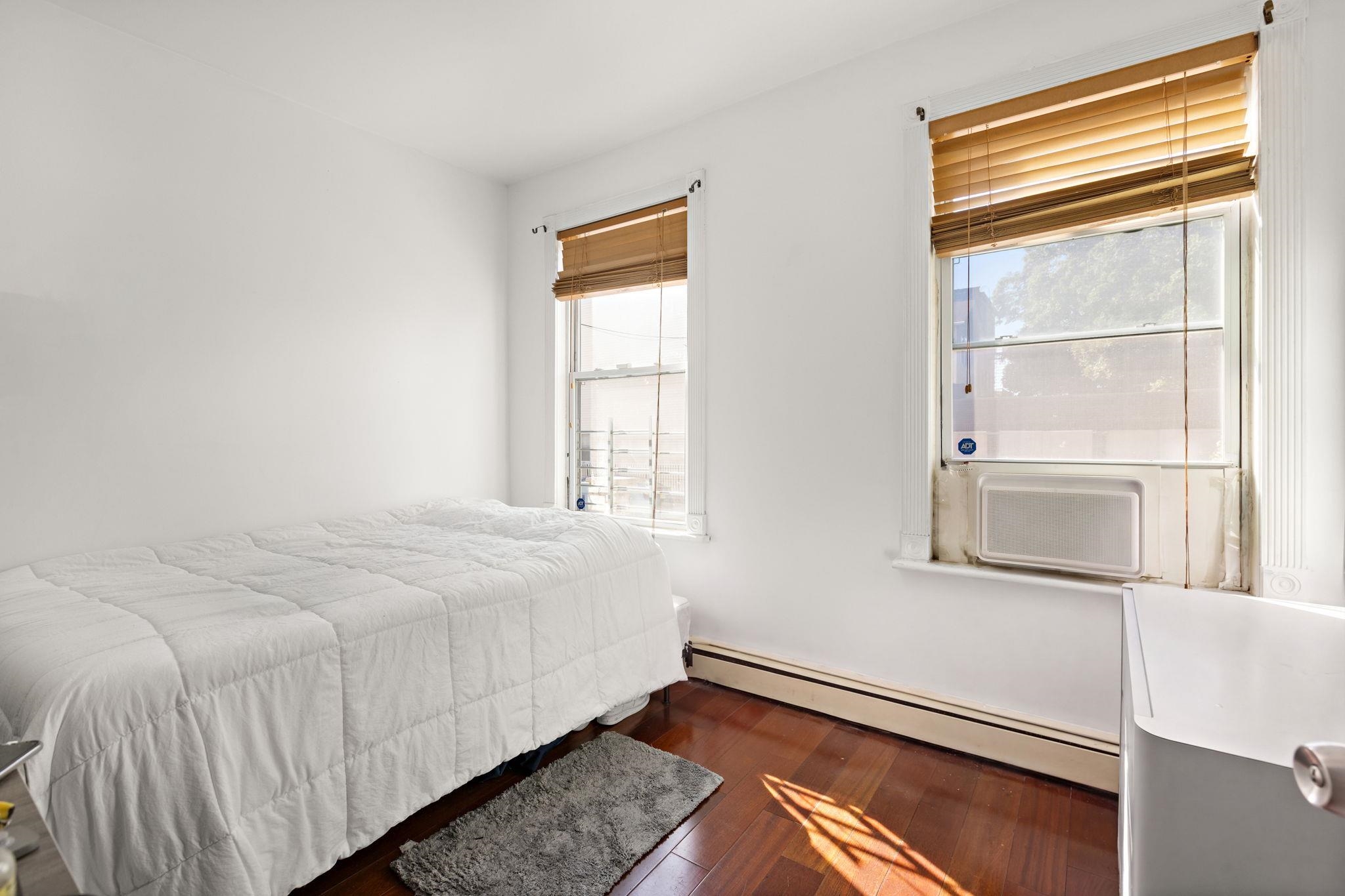 36 PERRY ST - Photo 4