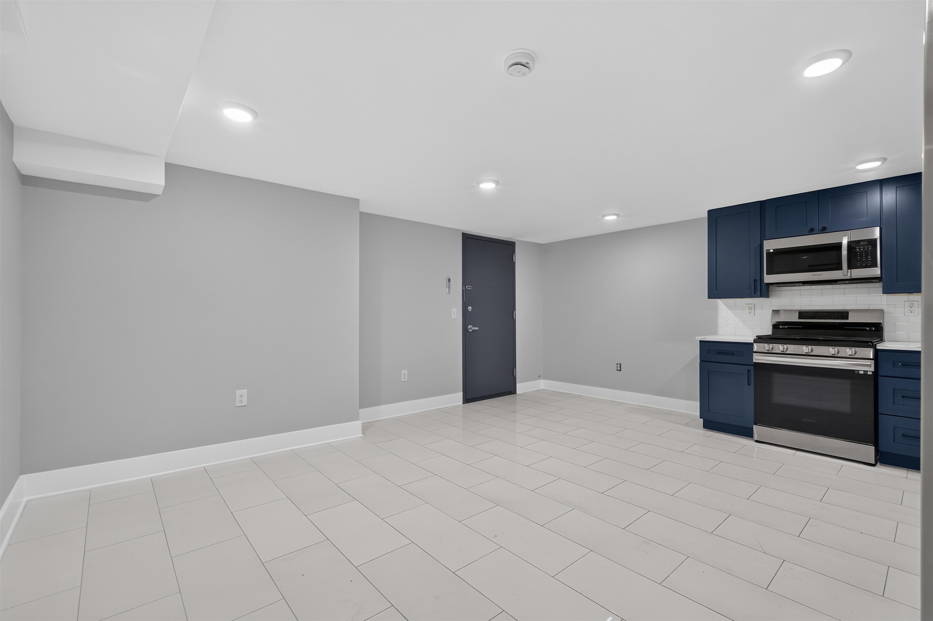 933A SUMMIT AVE - Photo 4