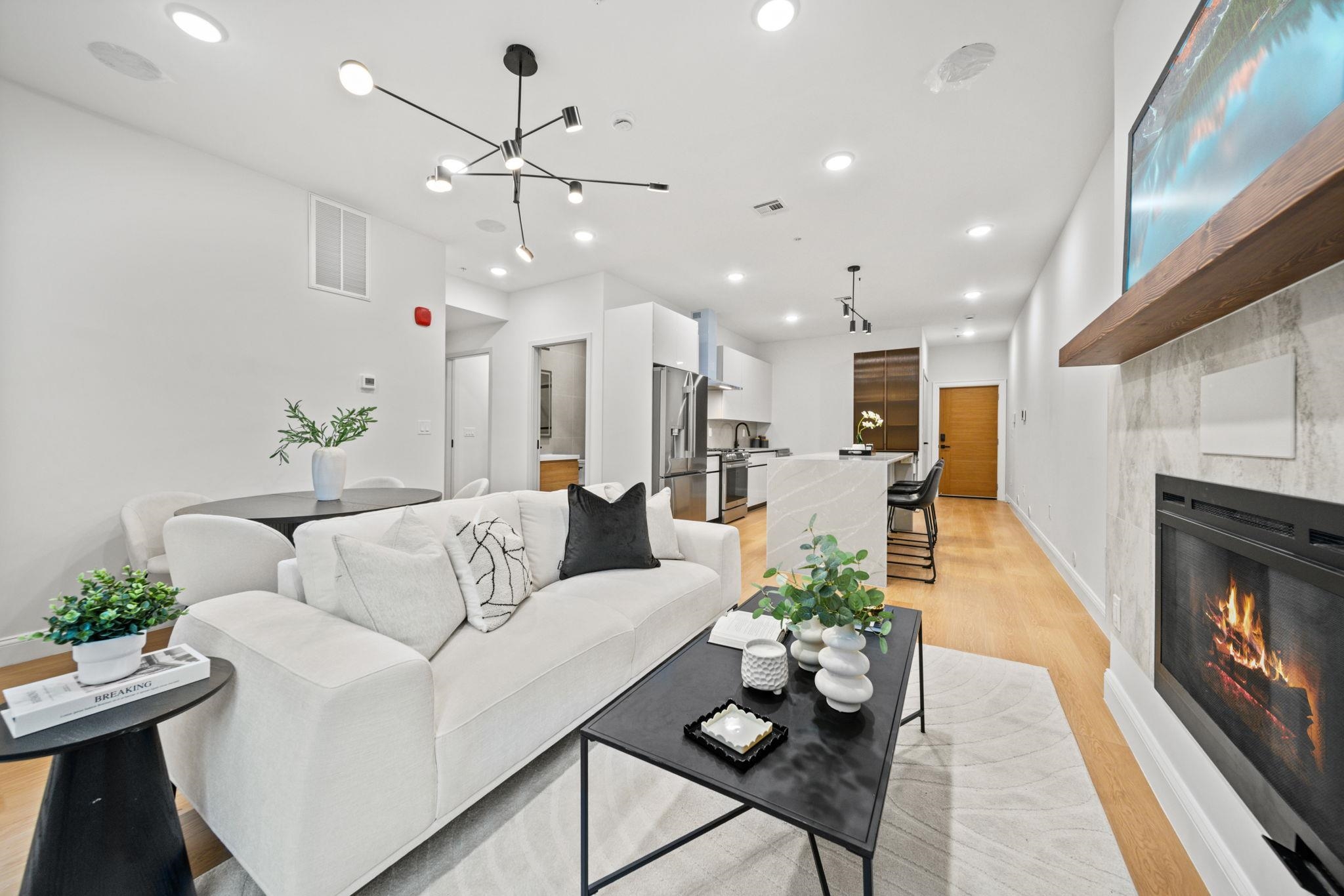 192 CAMBRIDGE AVE - Photo 4