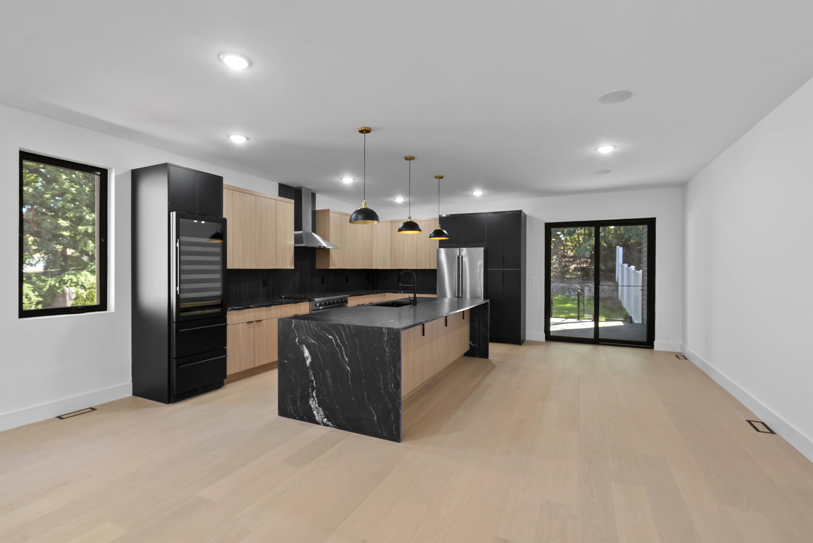 704 CHESTNUT ST - Photo 2