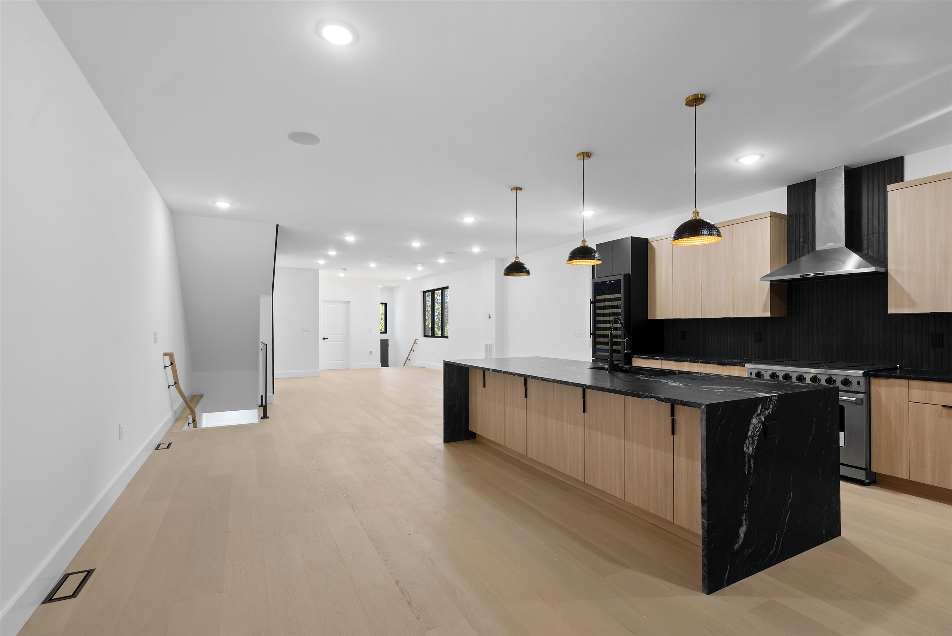 704 CHESTNUT ST - Photo 3