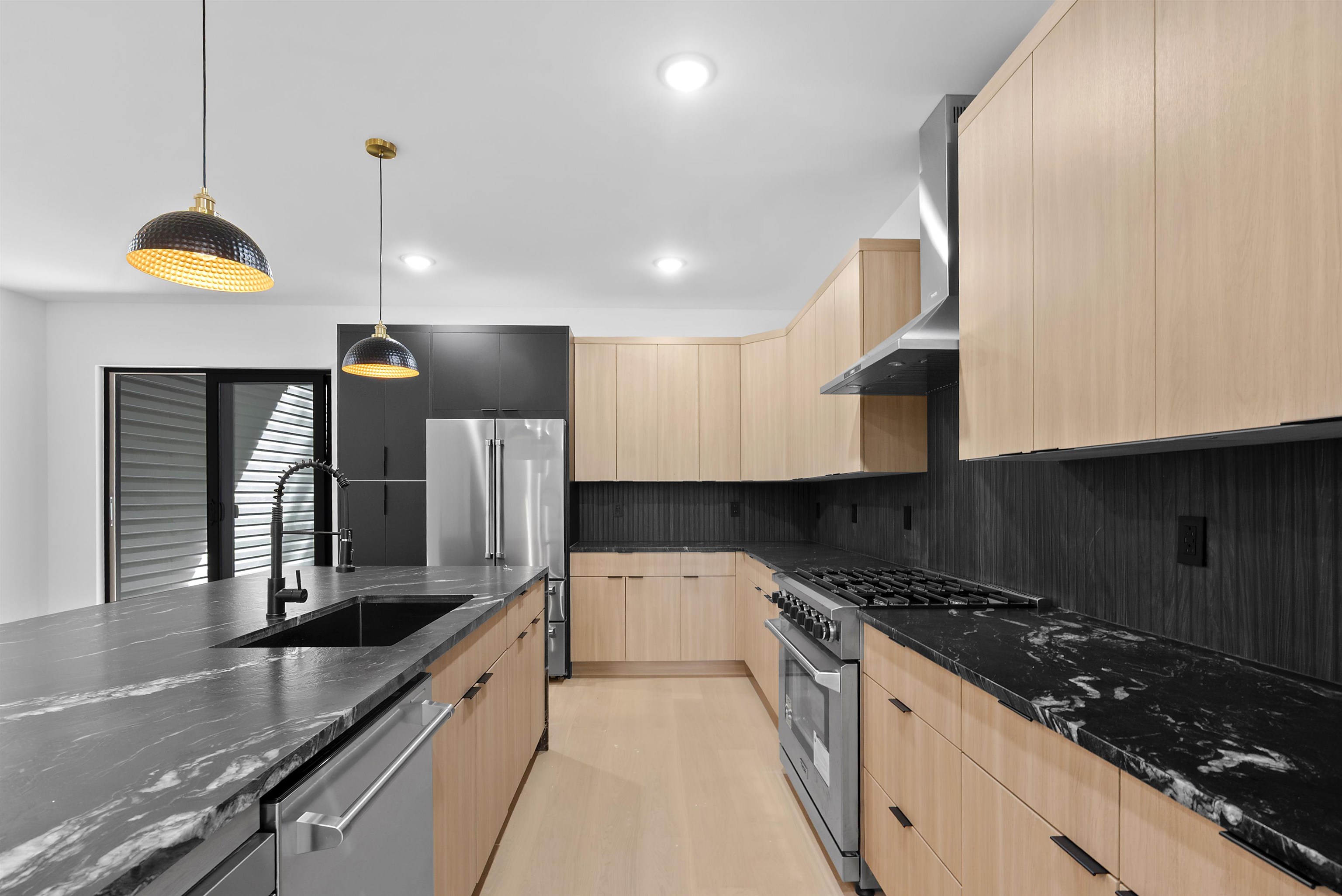 704 CHESTNUT ST - Photo 3