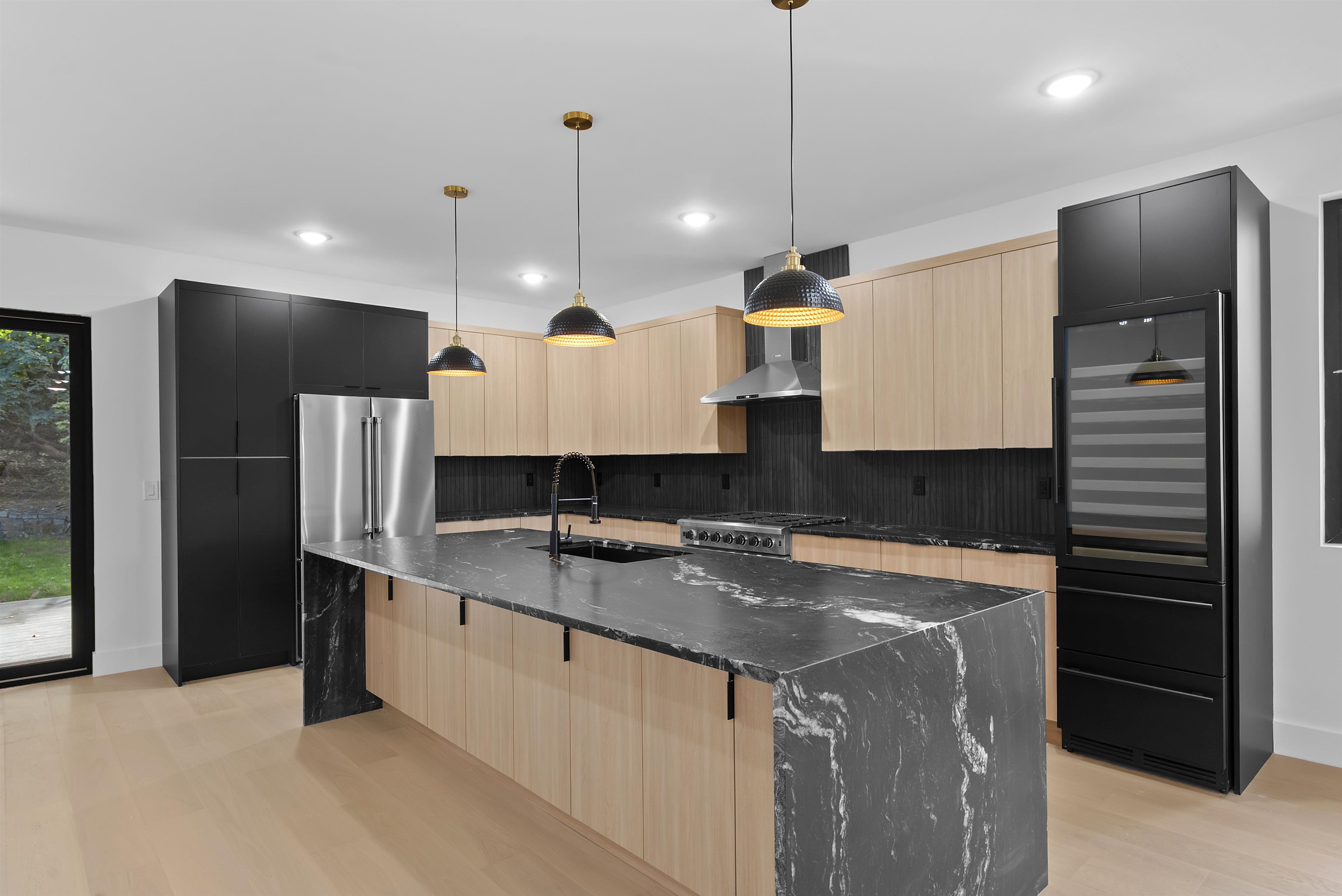 704 CHESTNUT ST - Photo 5
