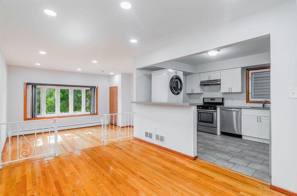 145 HOBART AVE - Photo 3