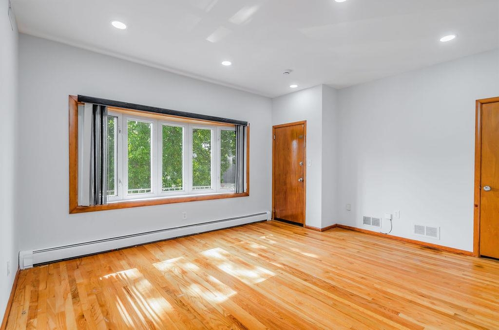 145 HOBART AVE - Photo 4