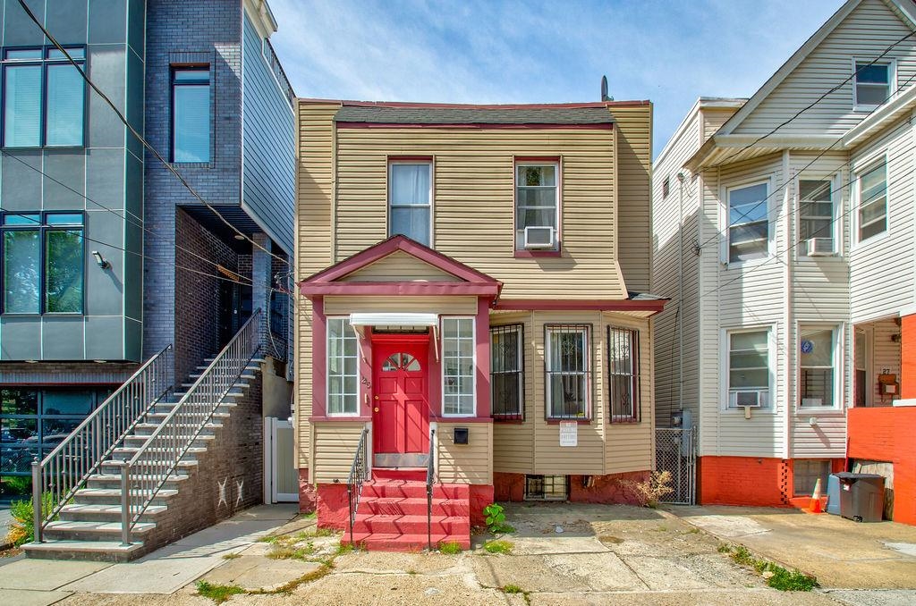 25 ROMAINE AVE - Photo 2