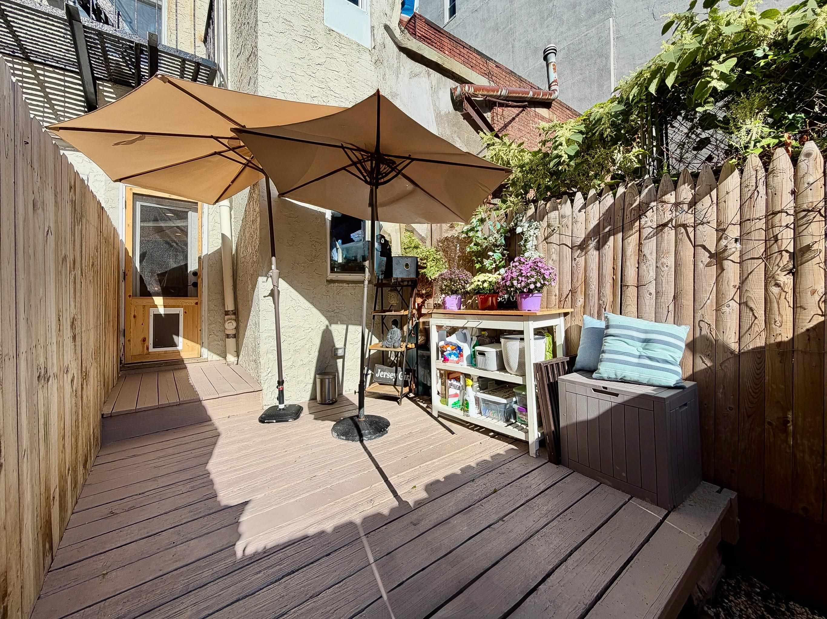 119 CLINTON ST - Photo 2