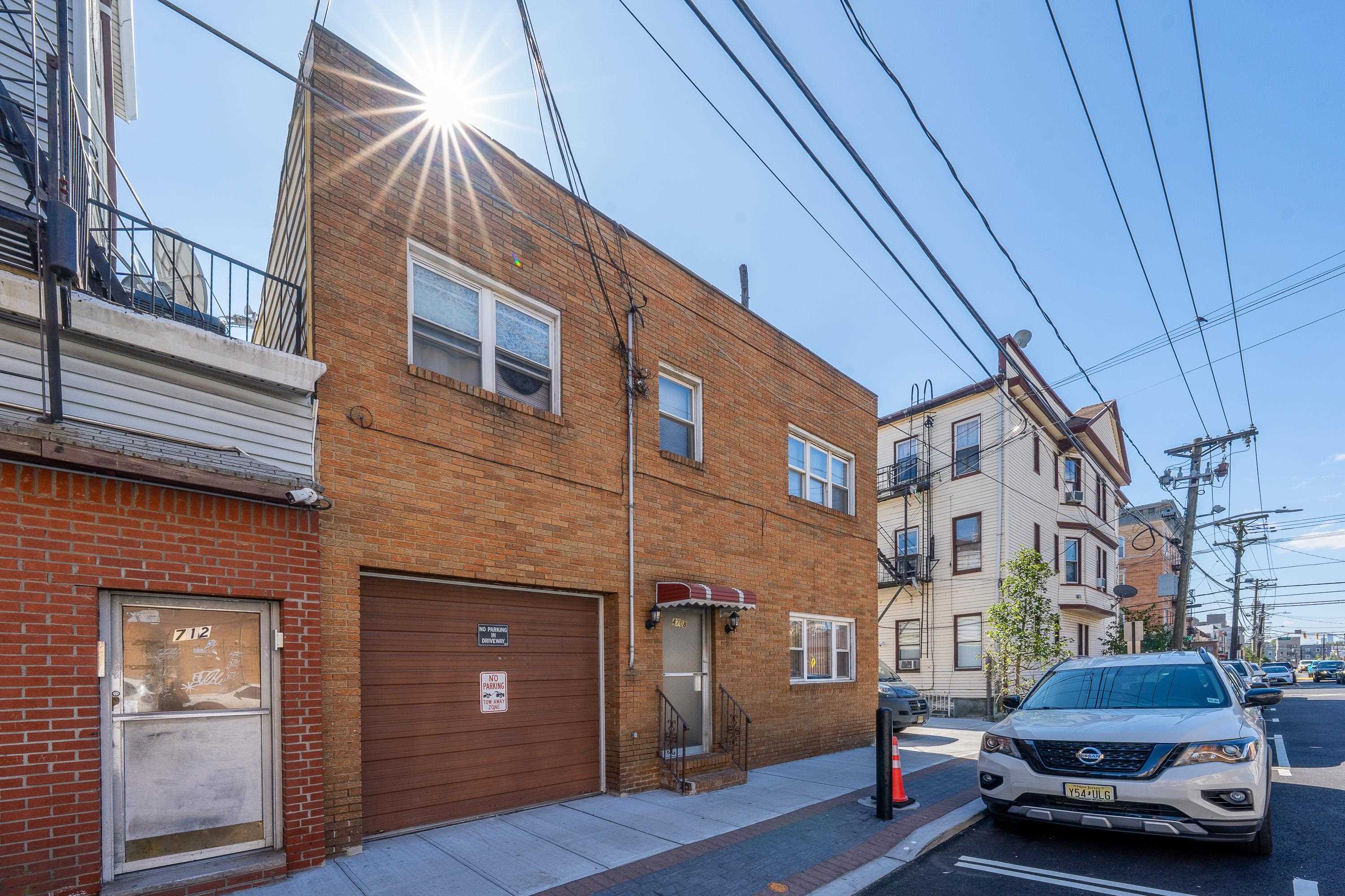 4708 HUDSON AVE - Photo 2