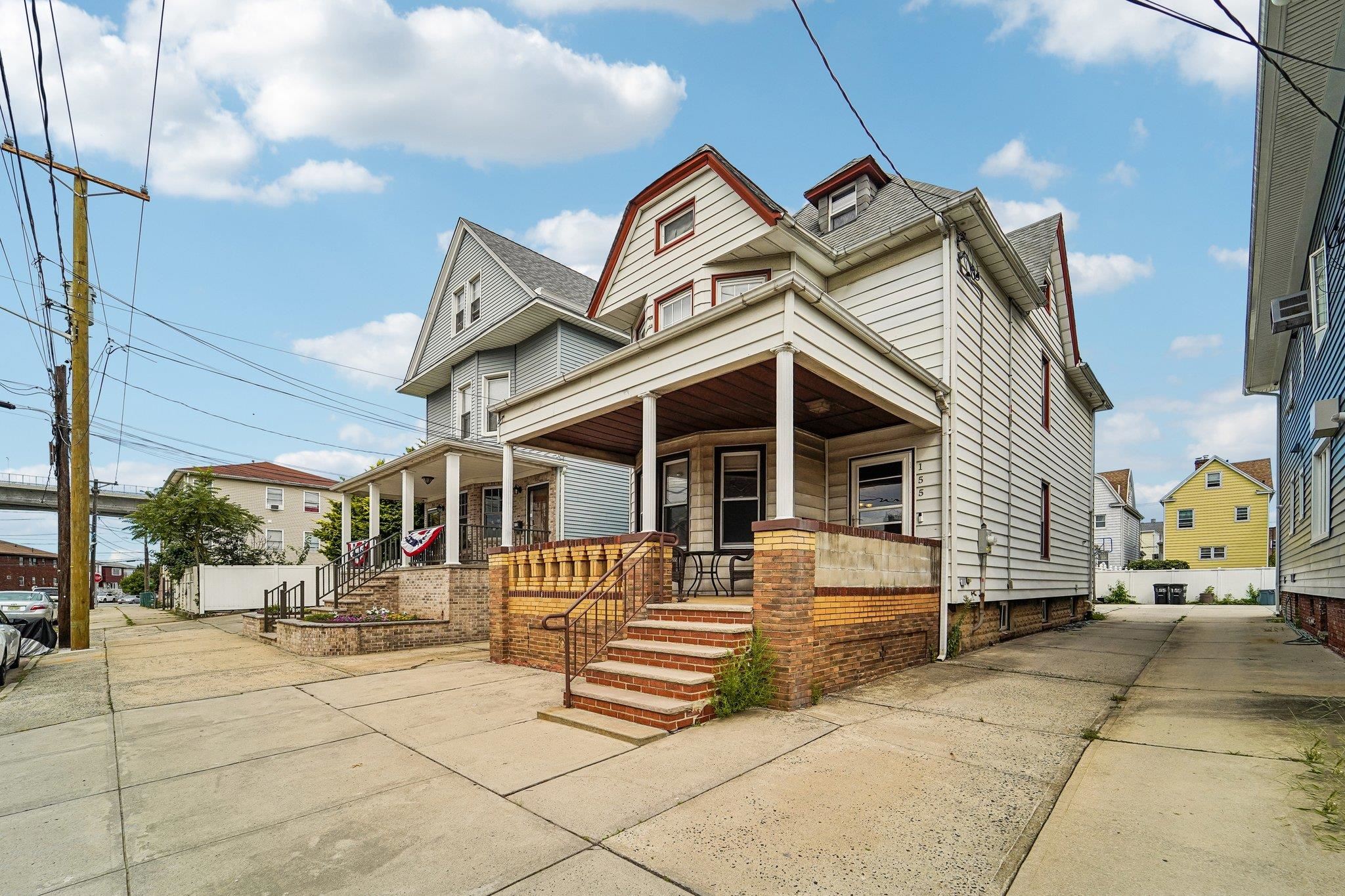 155 3RD ST - Photo 2