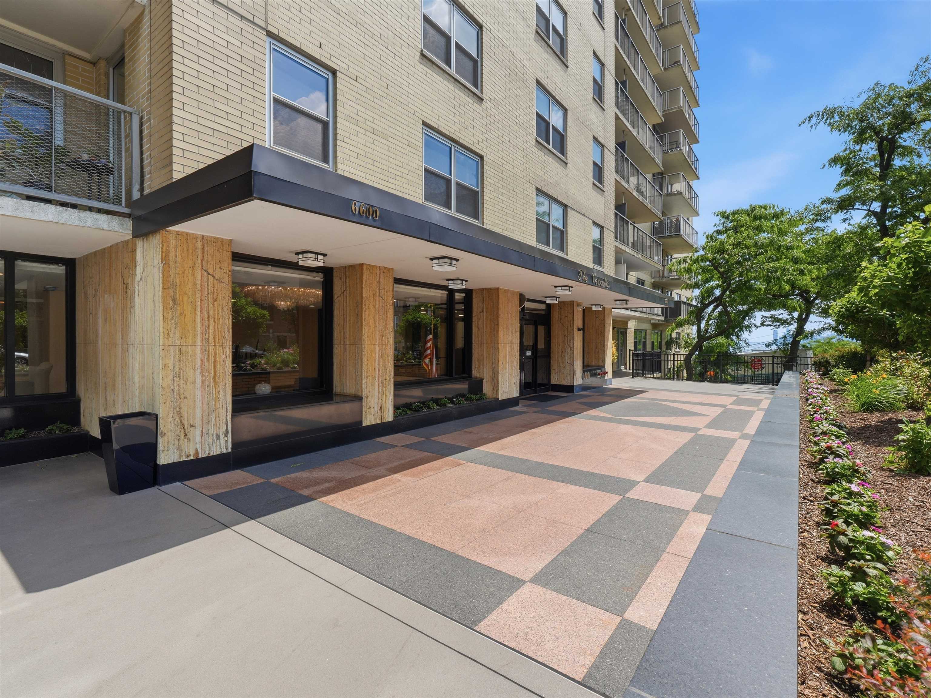 6600 BLVD EAST - Photo 2