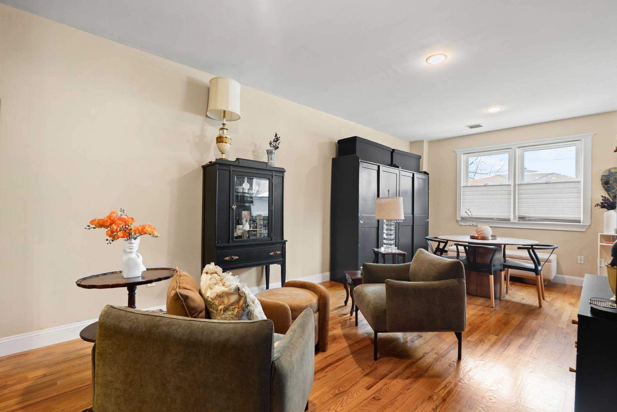 220 7TH ST - Photo 4