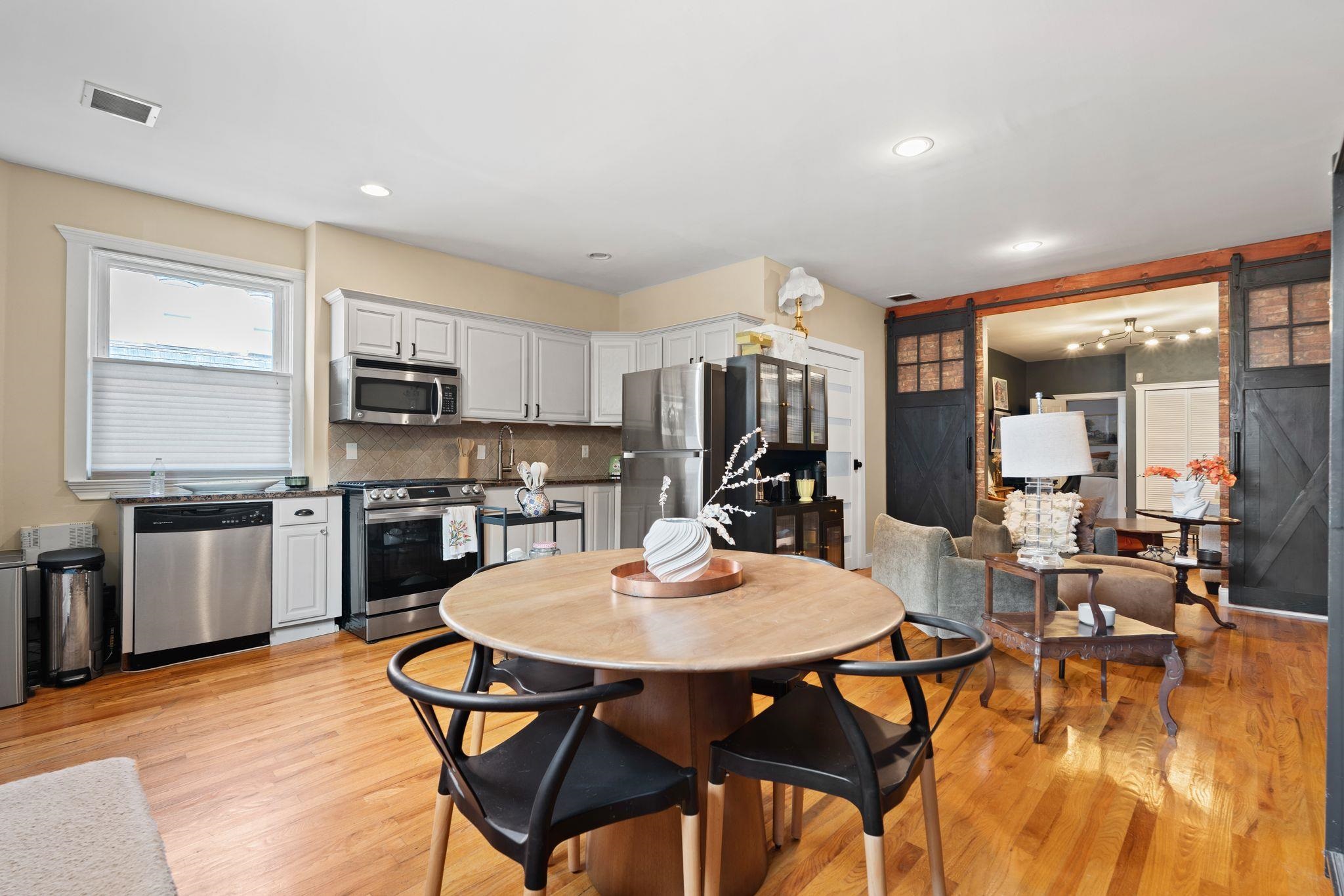 220 7TH ST - Photo 5