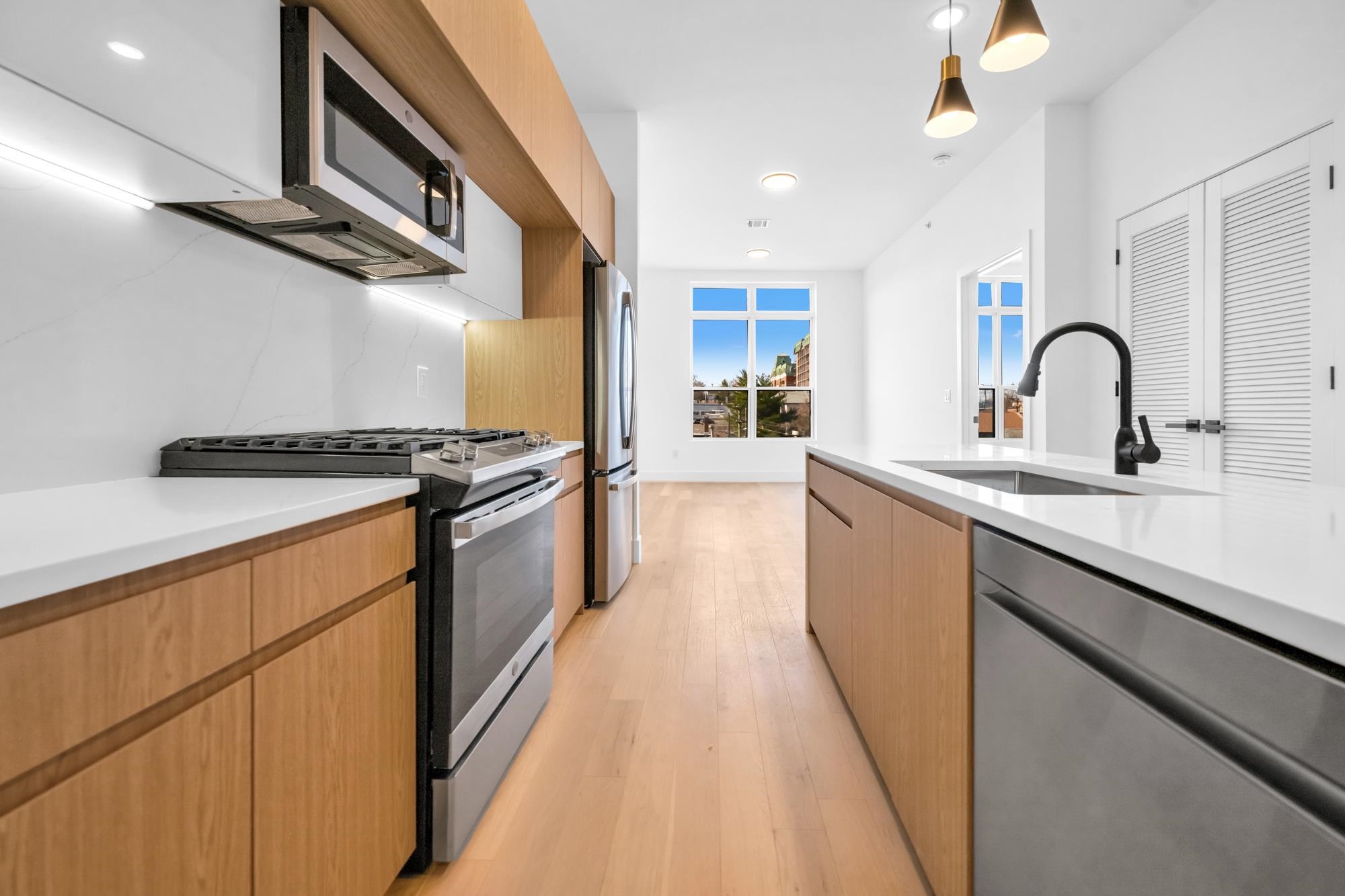 649 38TH ST - Photo 2