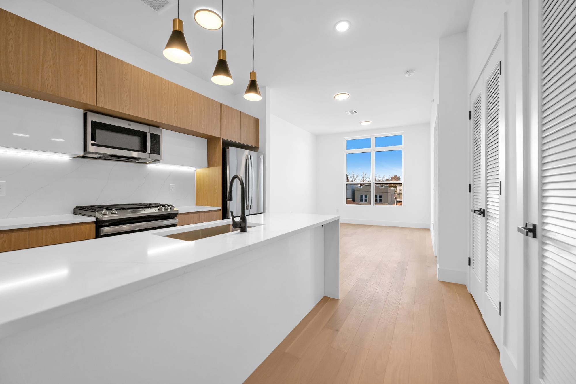 649 38TH ST - Photo 3