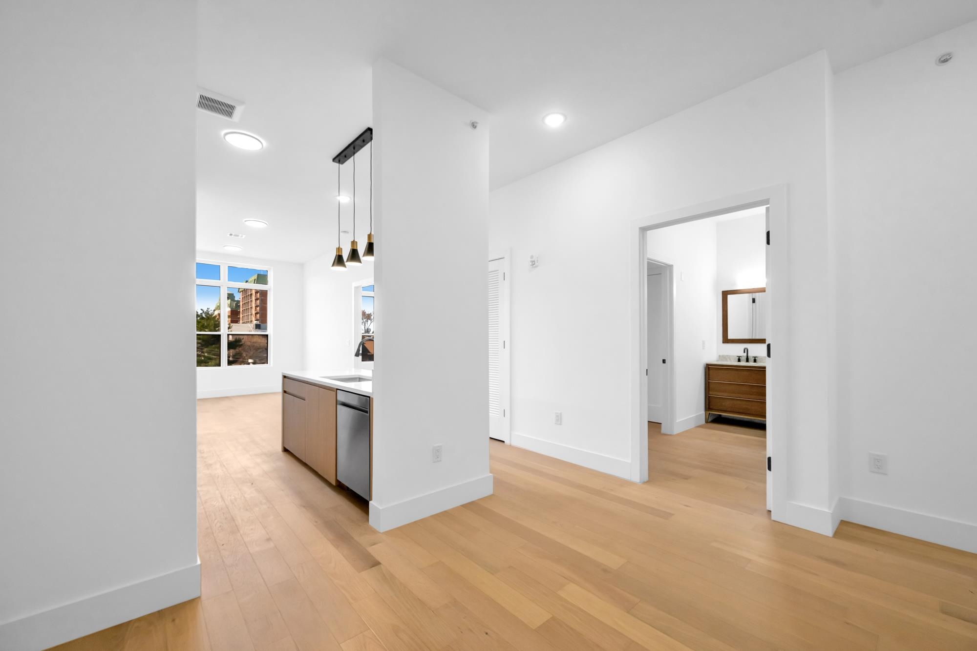 649 38TH ST - Photo 4