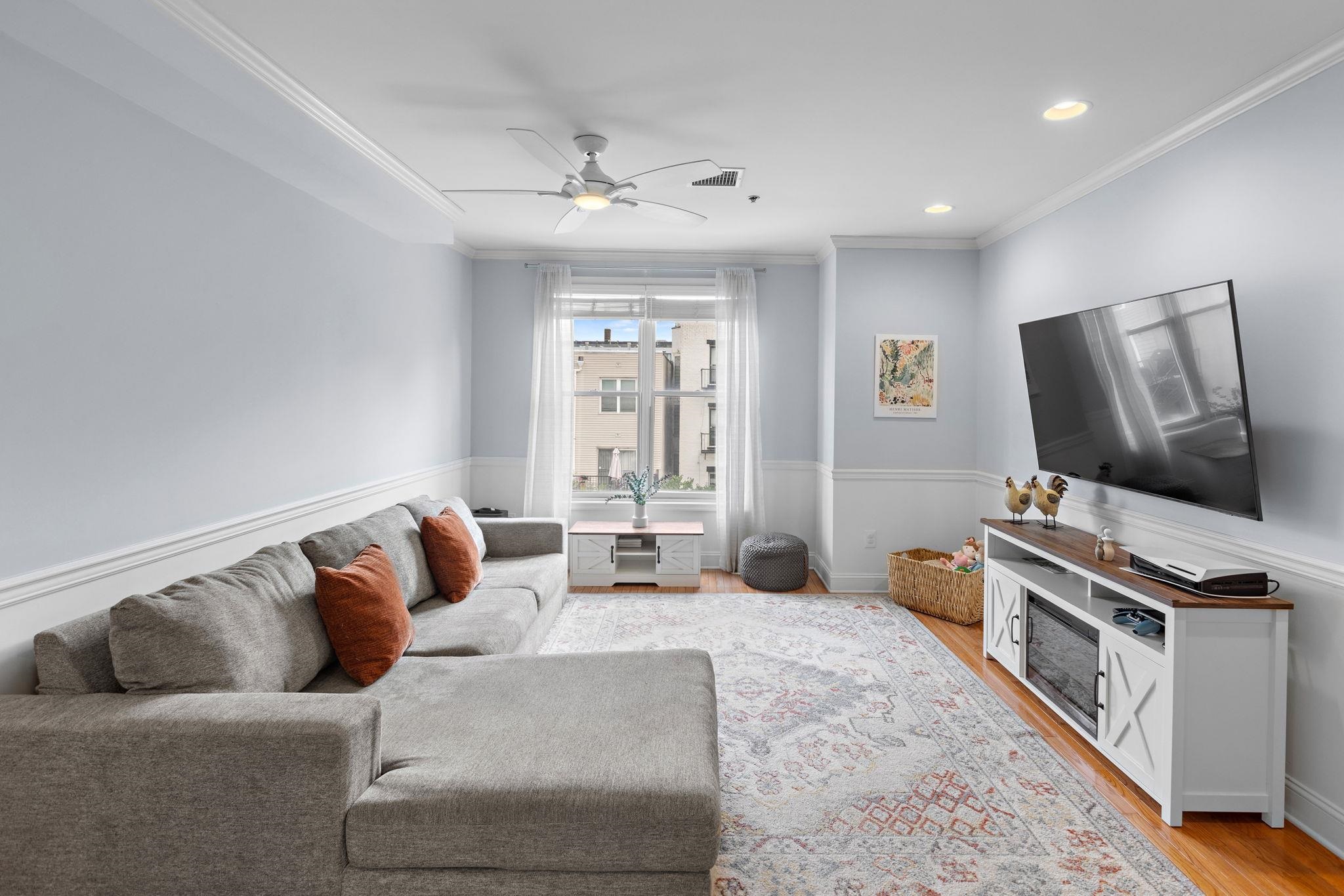 725 JEFFERSON ST - Photo 2