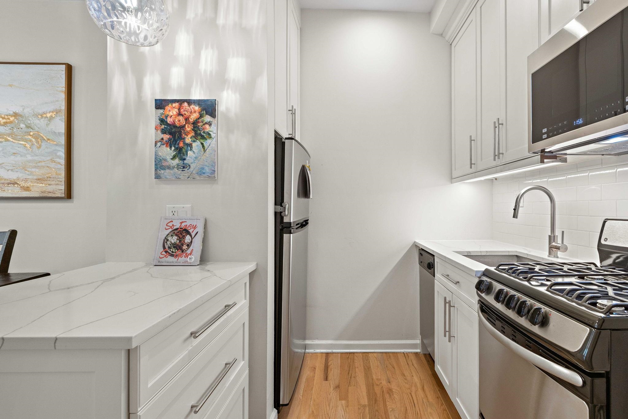 155 14TH ST - Photo 4