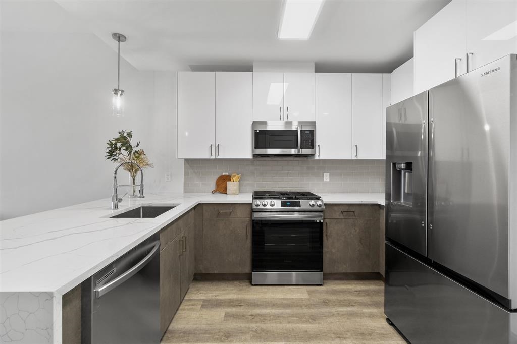 412 WHITON ST - Photo 2
