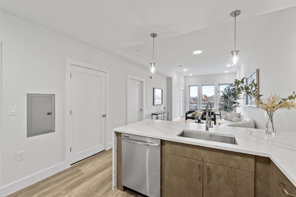 412 WHITON ST - Photo 5