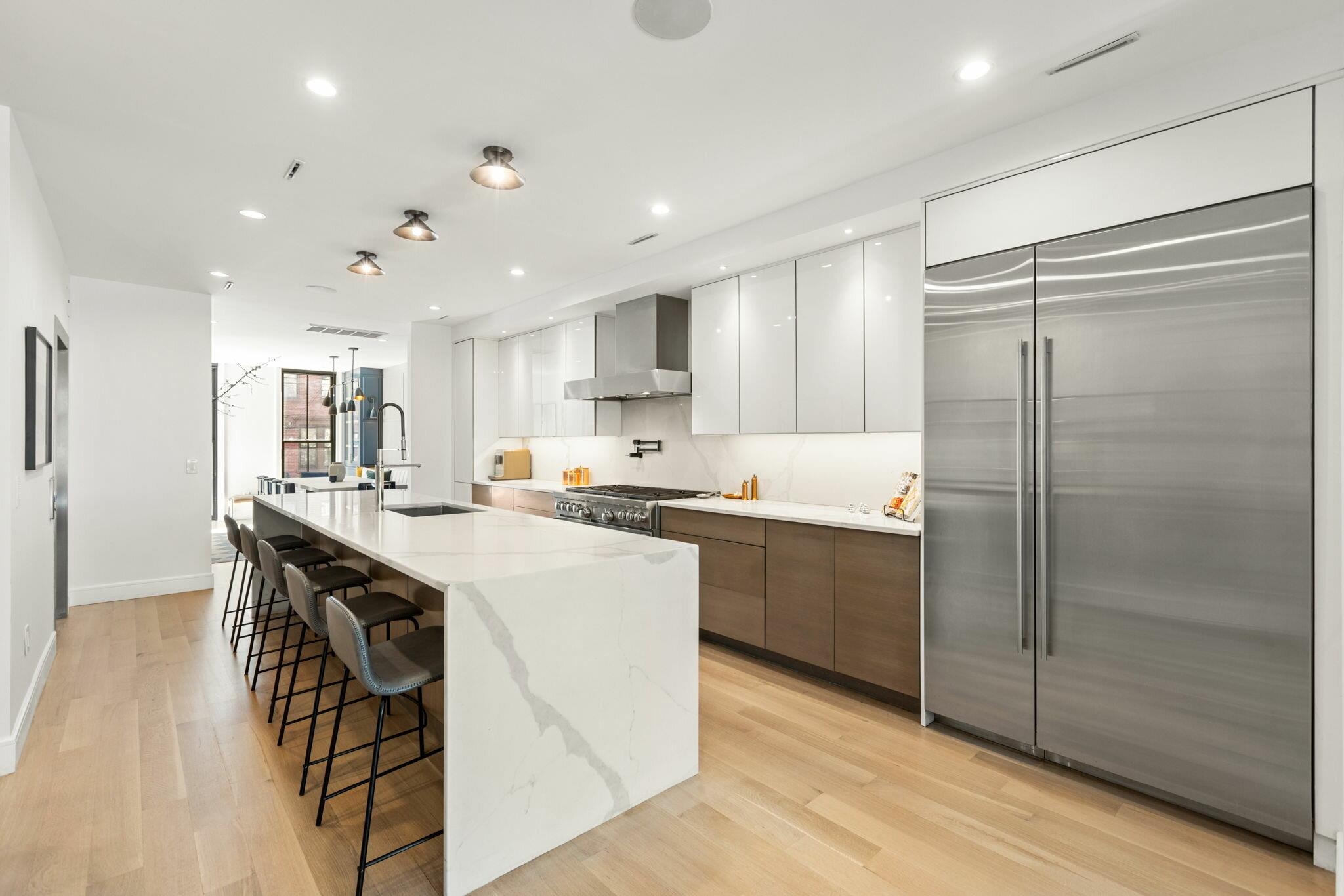 810 PARK AVE - Photo 4
