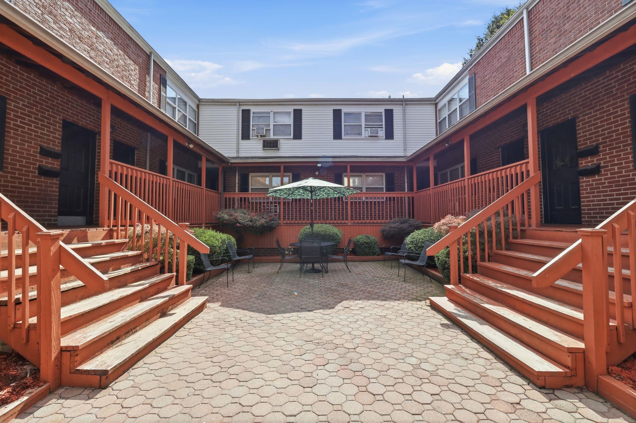 3600 CHARLES CT - Photo 2