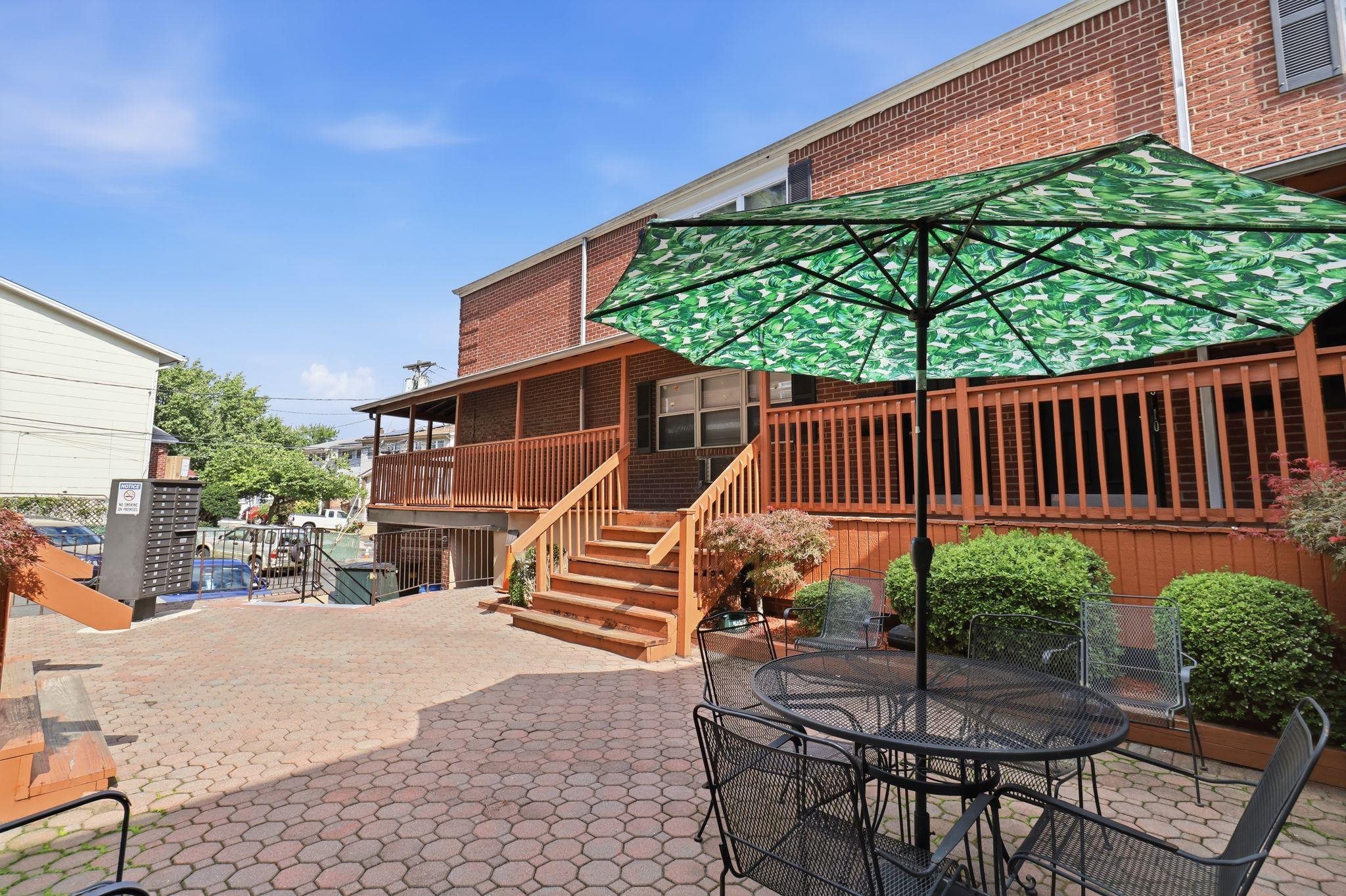 3600 CHARLES CT - Photo 3