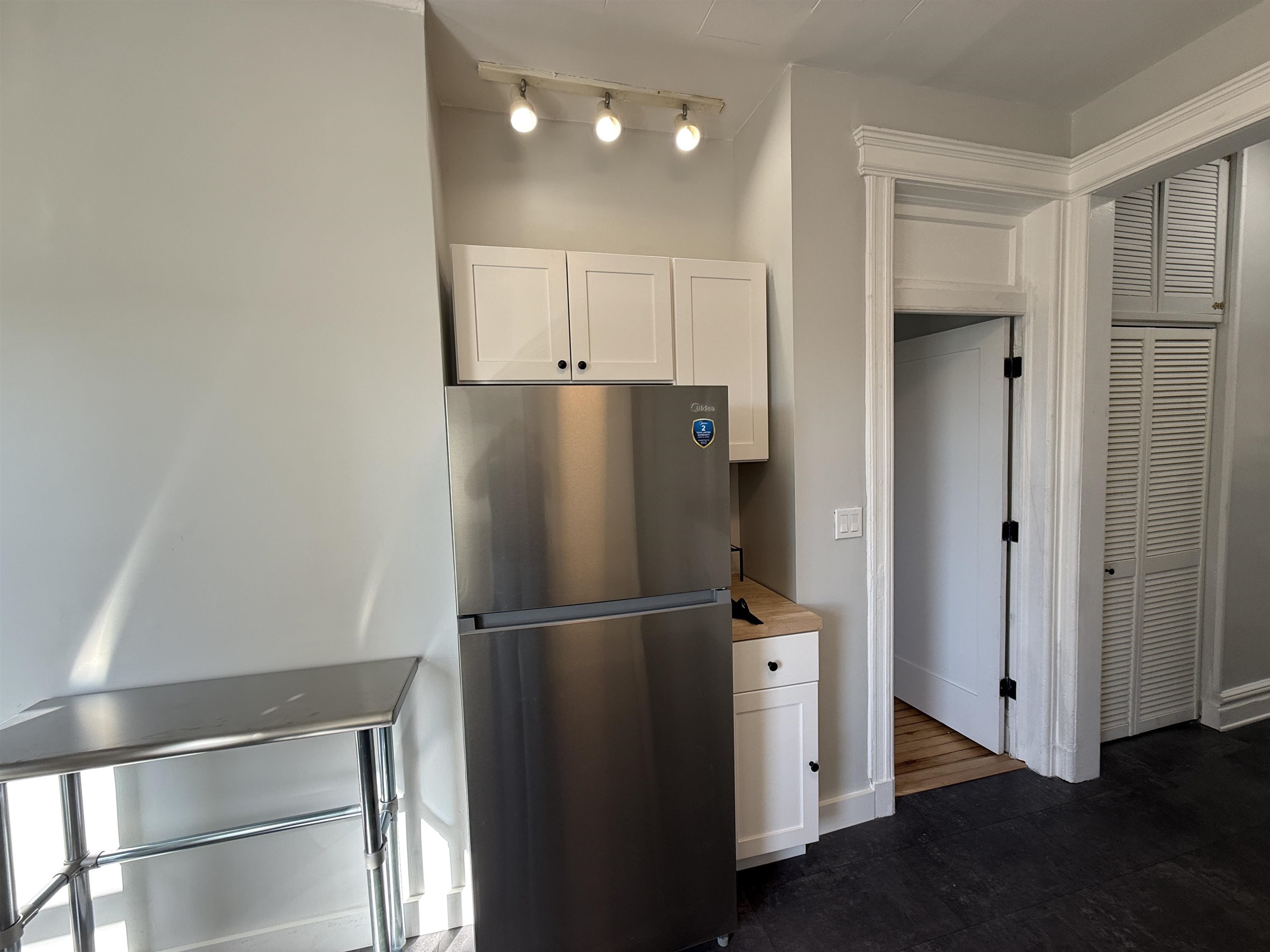 5 COLUMBIA AVE - Photo 2