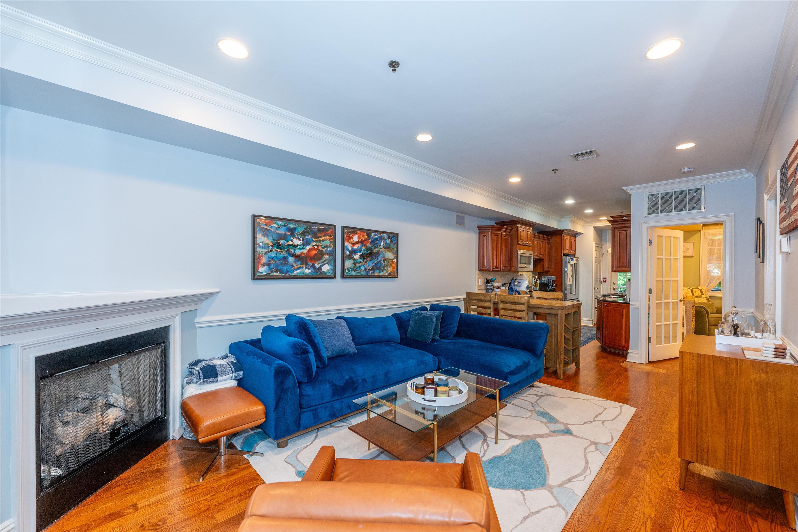 215 MONROE ST - Photo 4