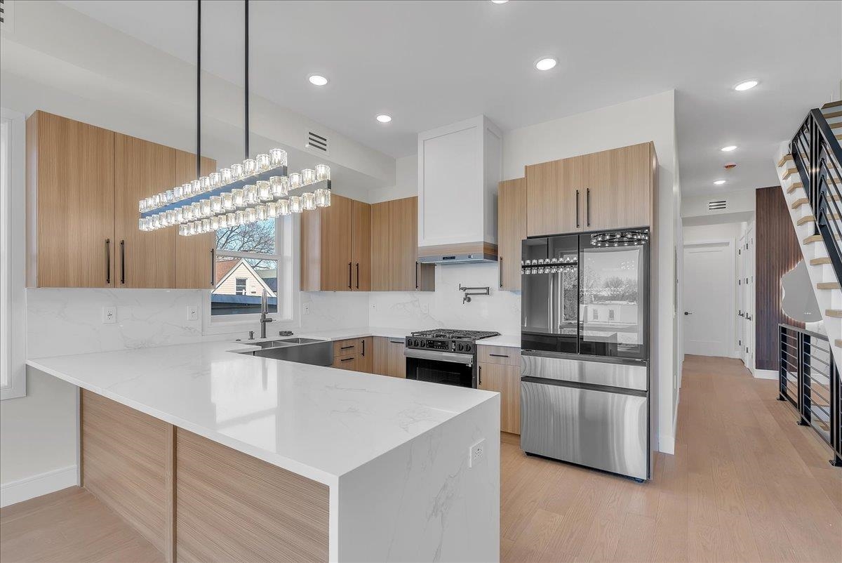 206 CLENDENNY AVE - Photo 3