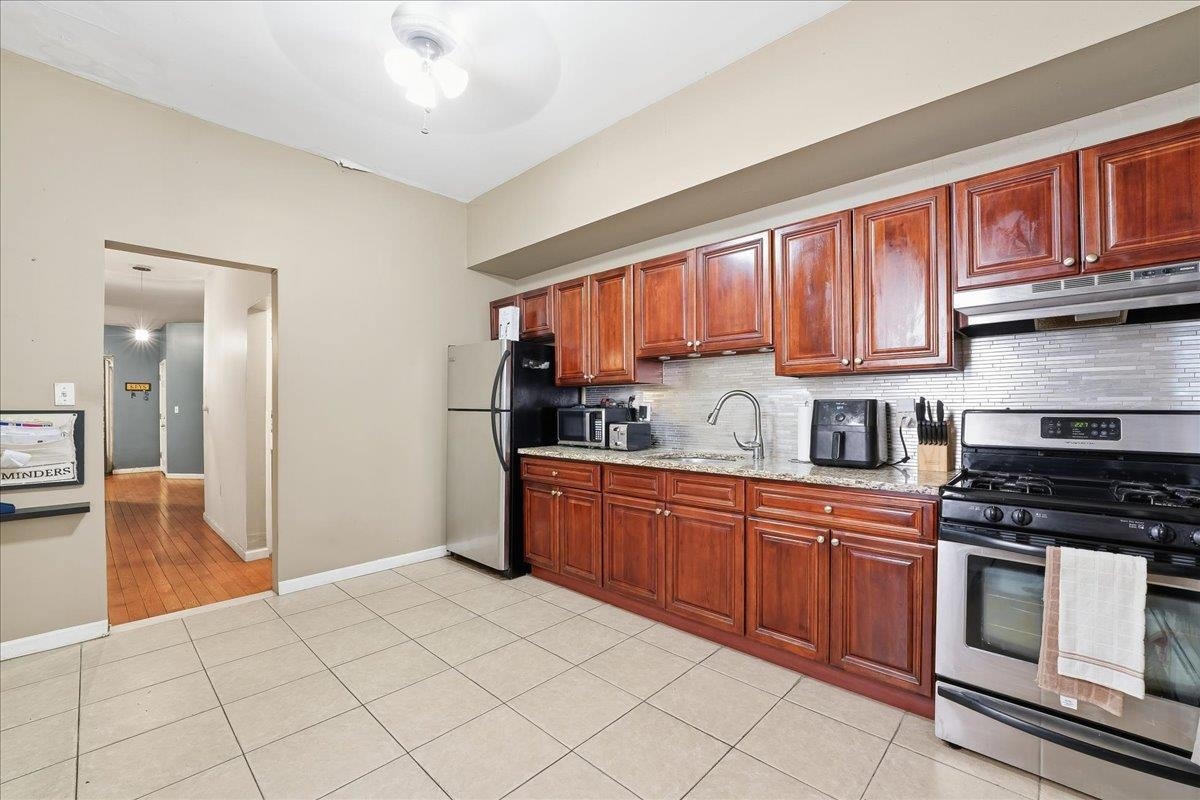 1612 WEST ST - Photo 2