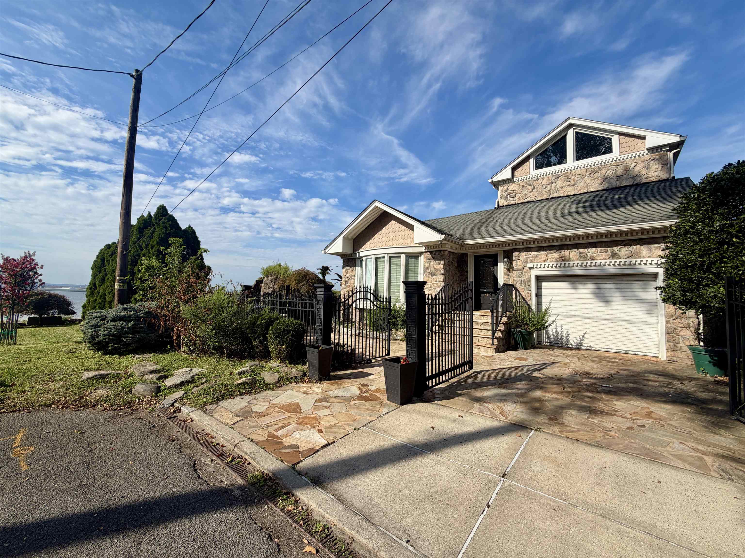 33 ROOSEVELT TERRACE - Photo 2