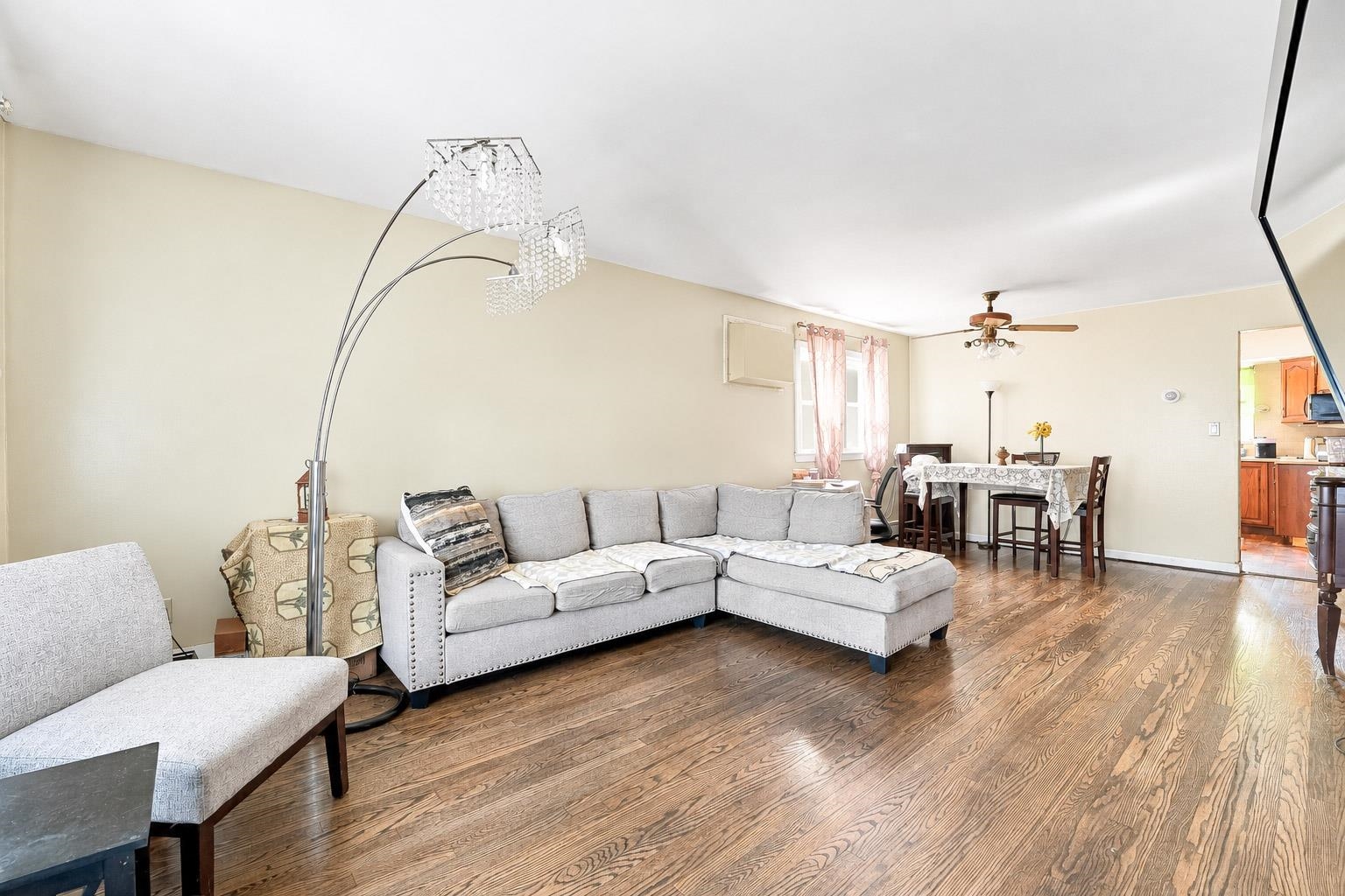 228 LAUREL AVE - Photo 2