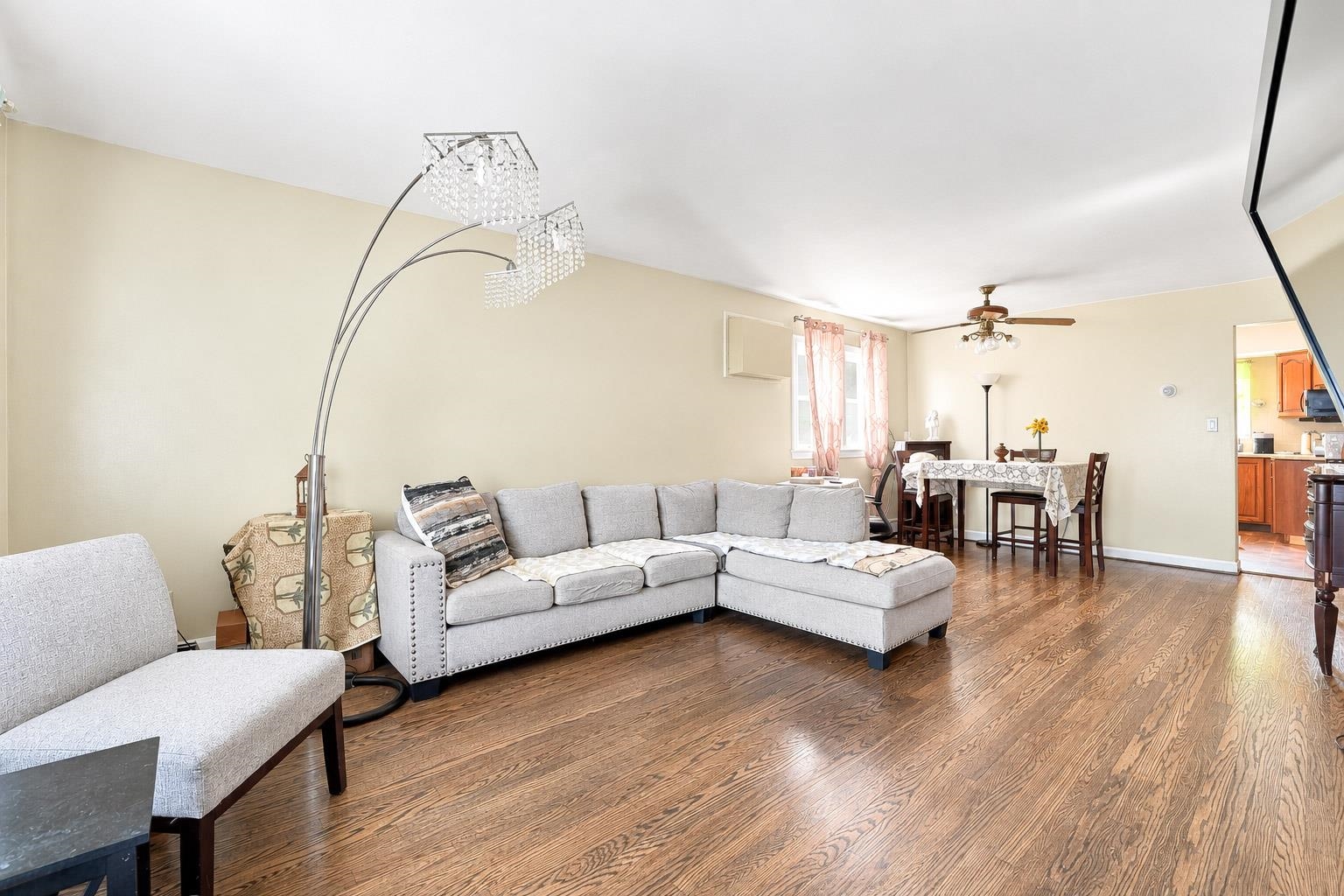 228 LAUREL AVE - Photo 3
