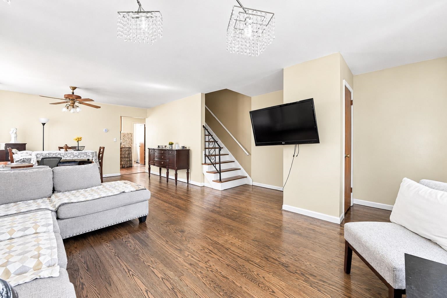 228 LAUREL AVE - Photo 4