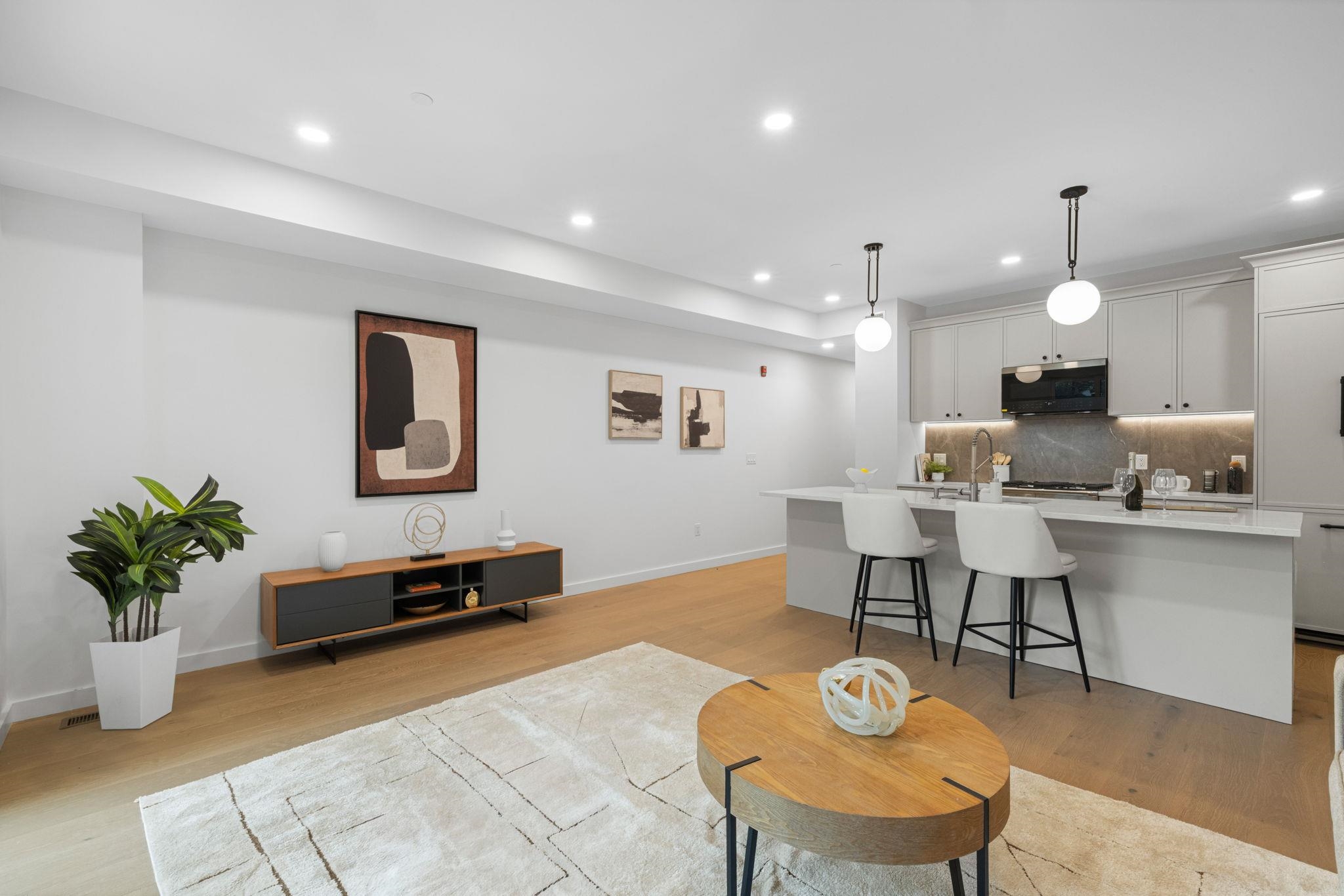 318 BARROW ST - Photo 2