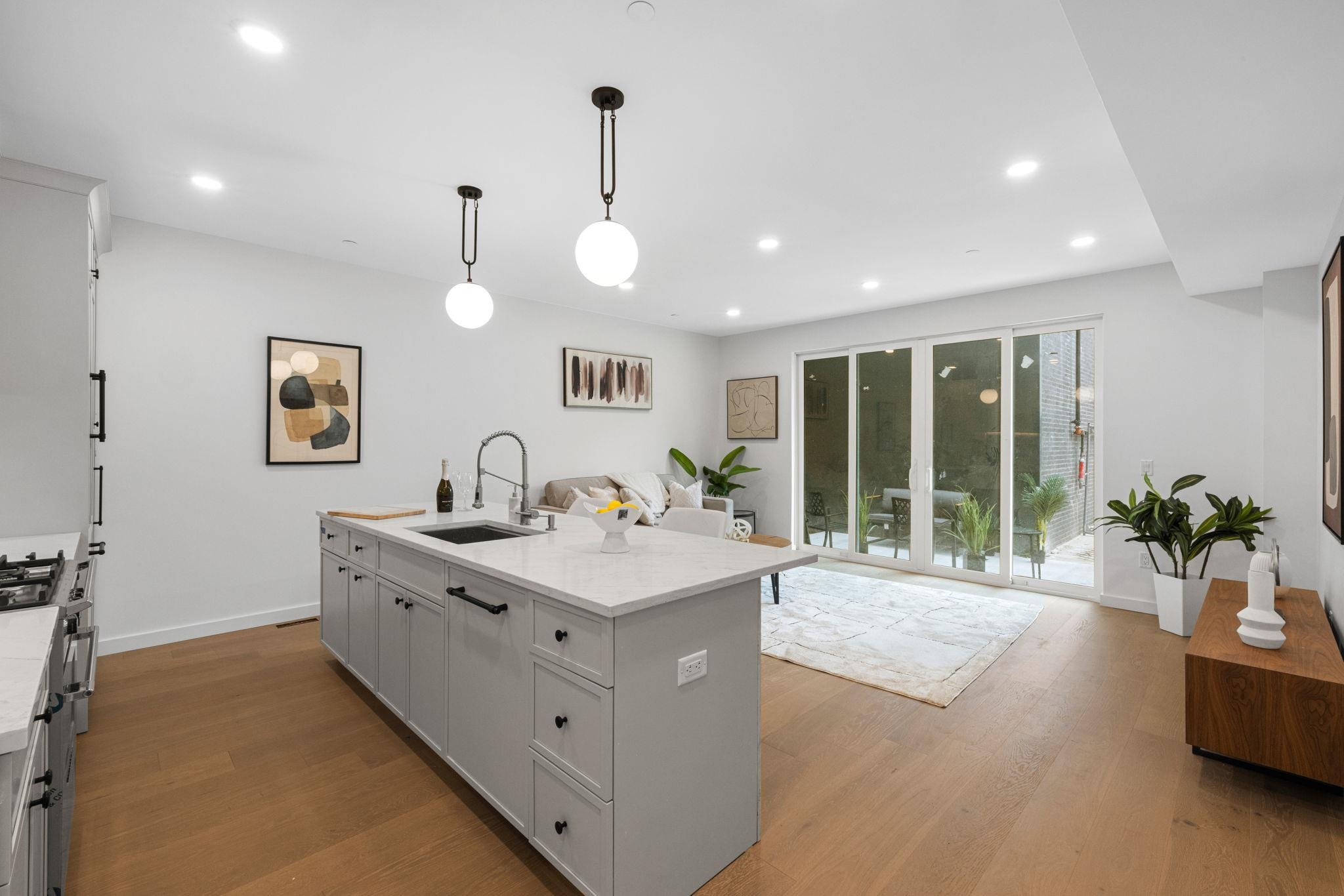318 BARROW ST - Photo 3