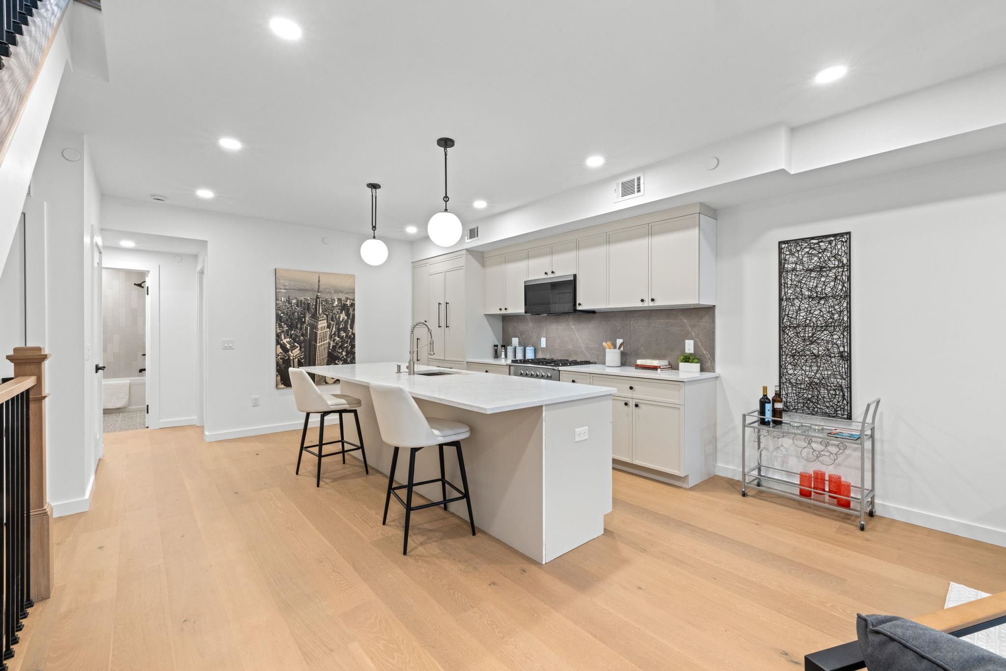 316 BARROW ST - Photo 2