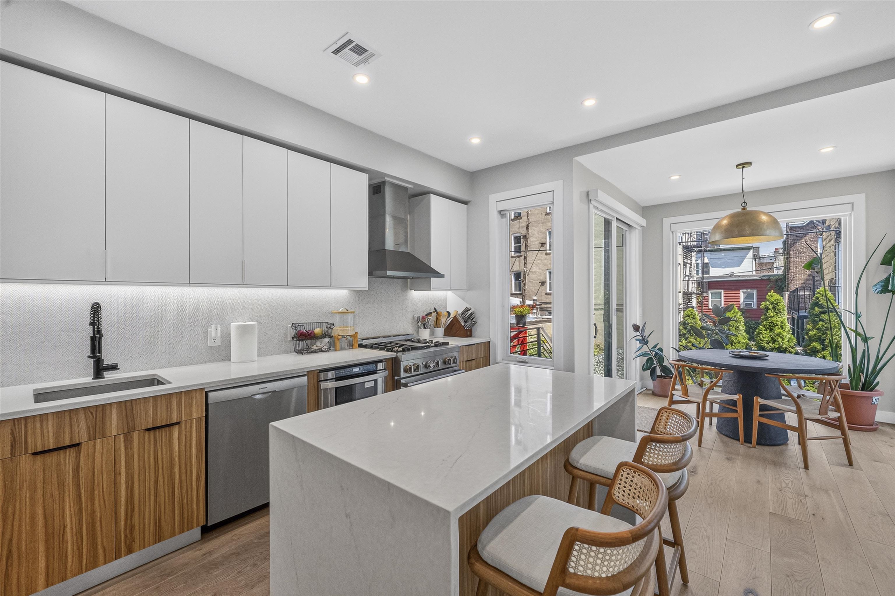 72 46TH ST - Photo 3