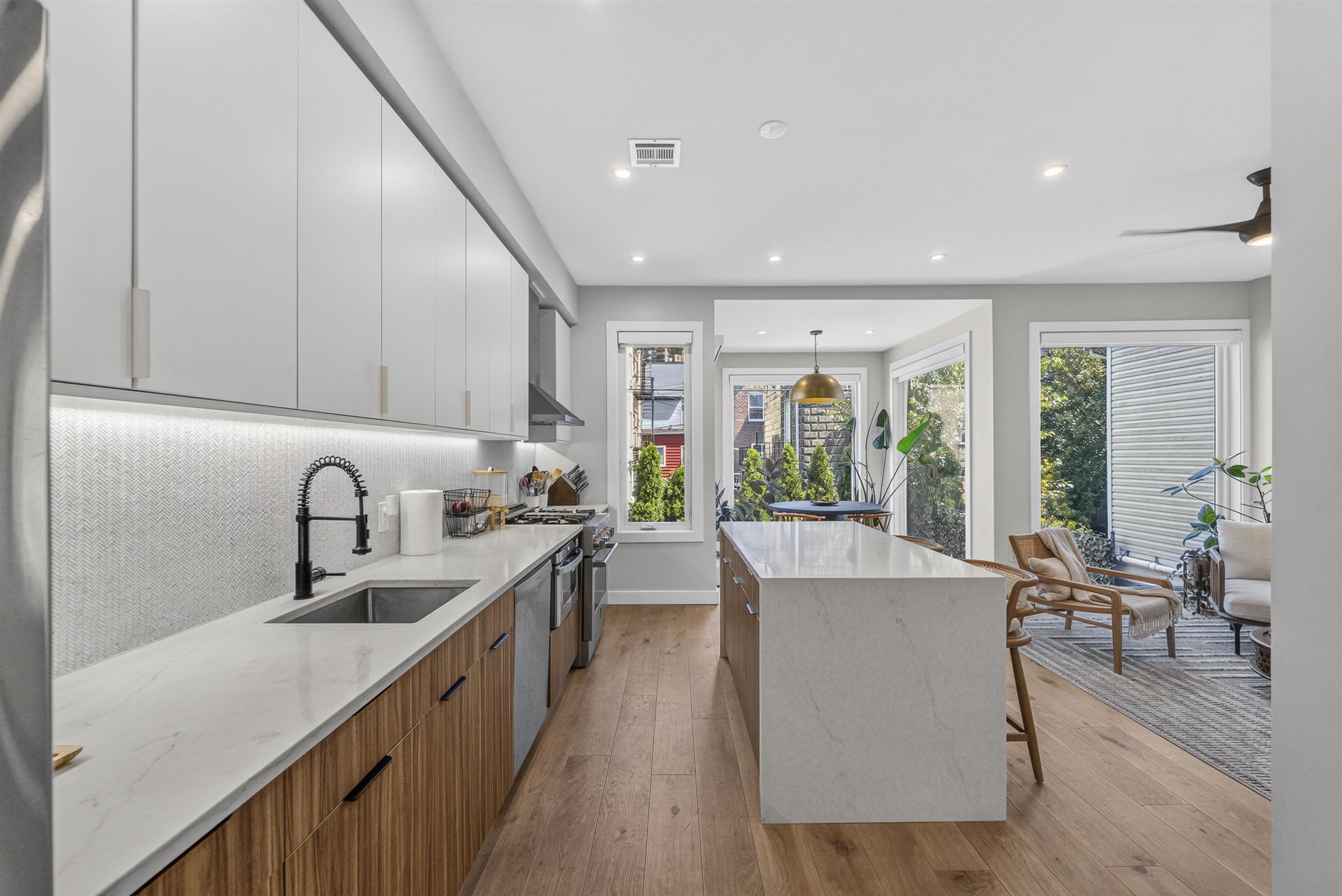 72 46TH ST - Photo 4