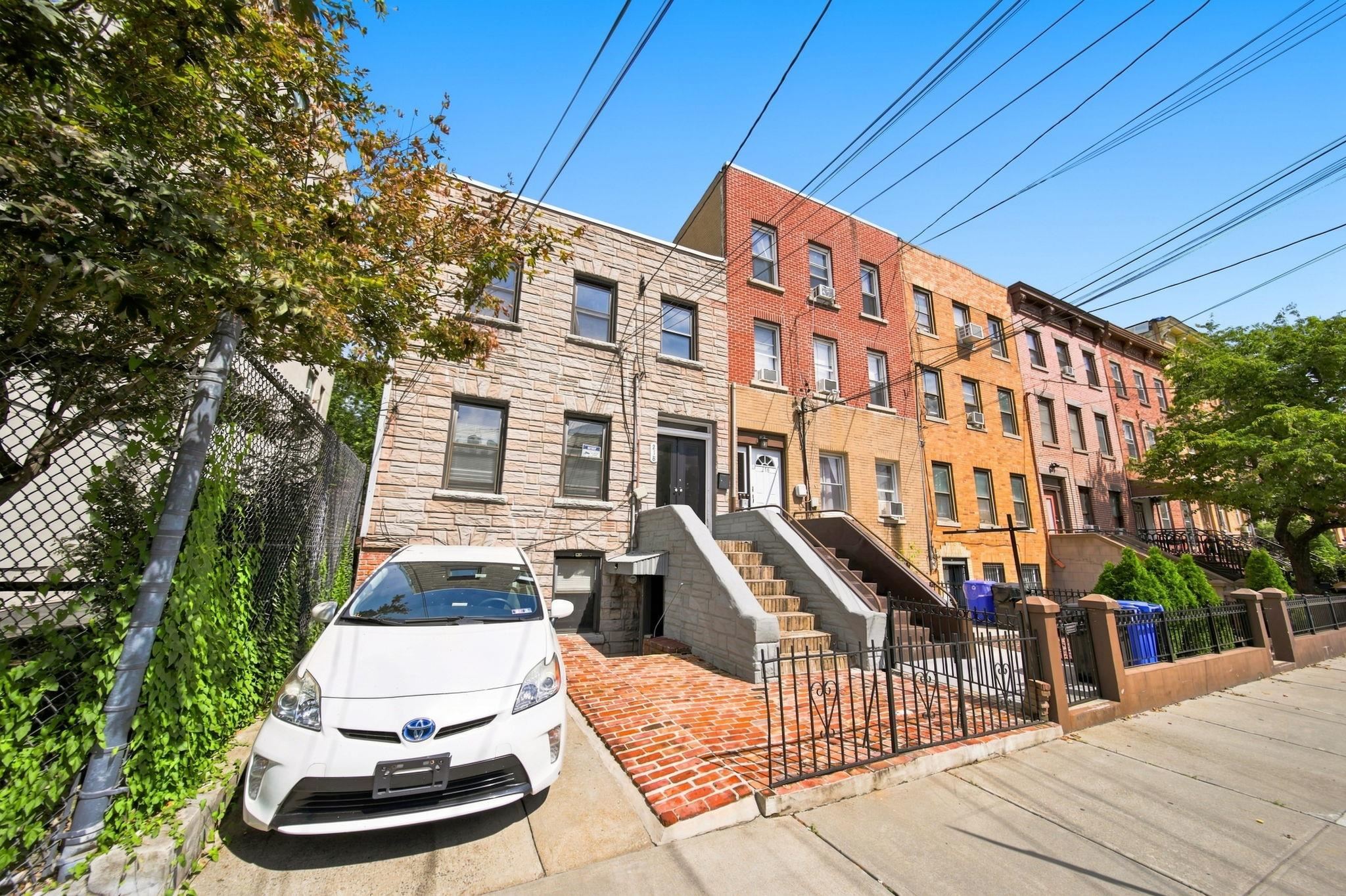 218 5TH ST - Photo 2