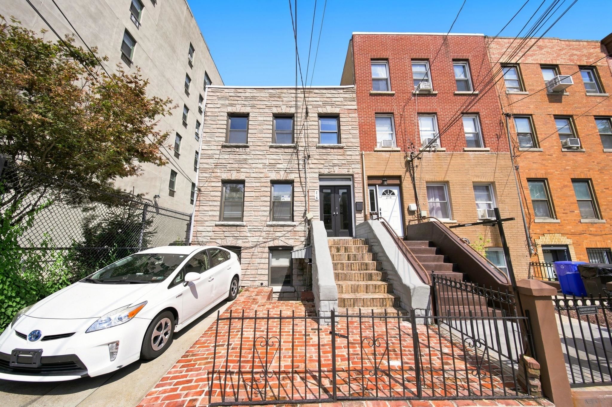 218 5TH ST - Photo 5