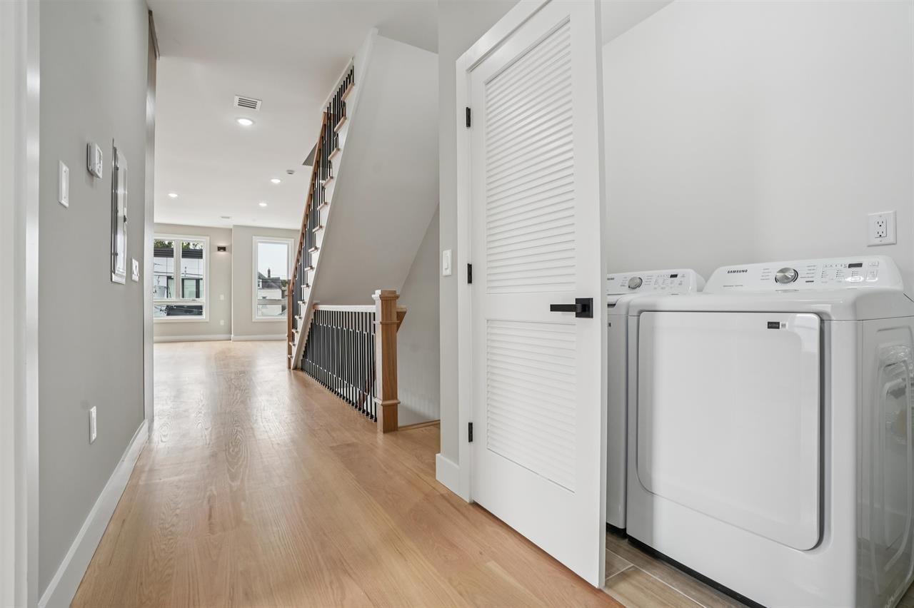 68 THORNE ST - Photo 4