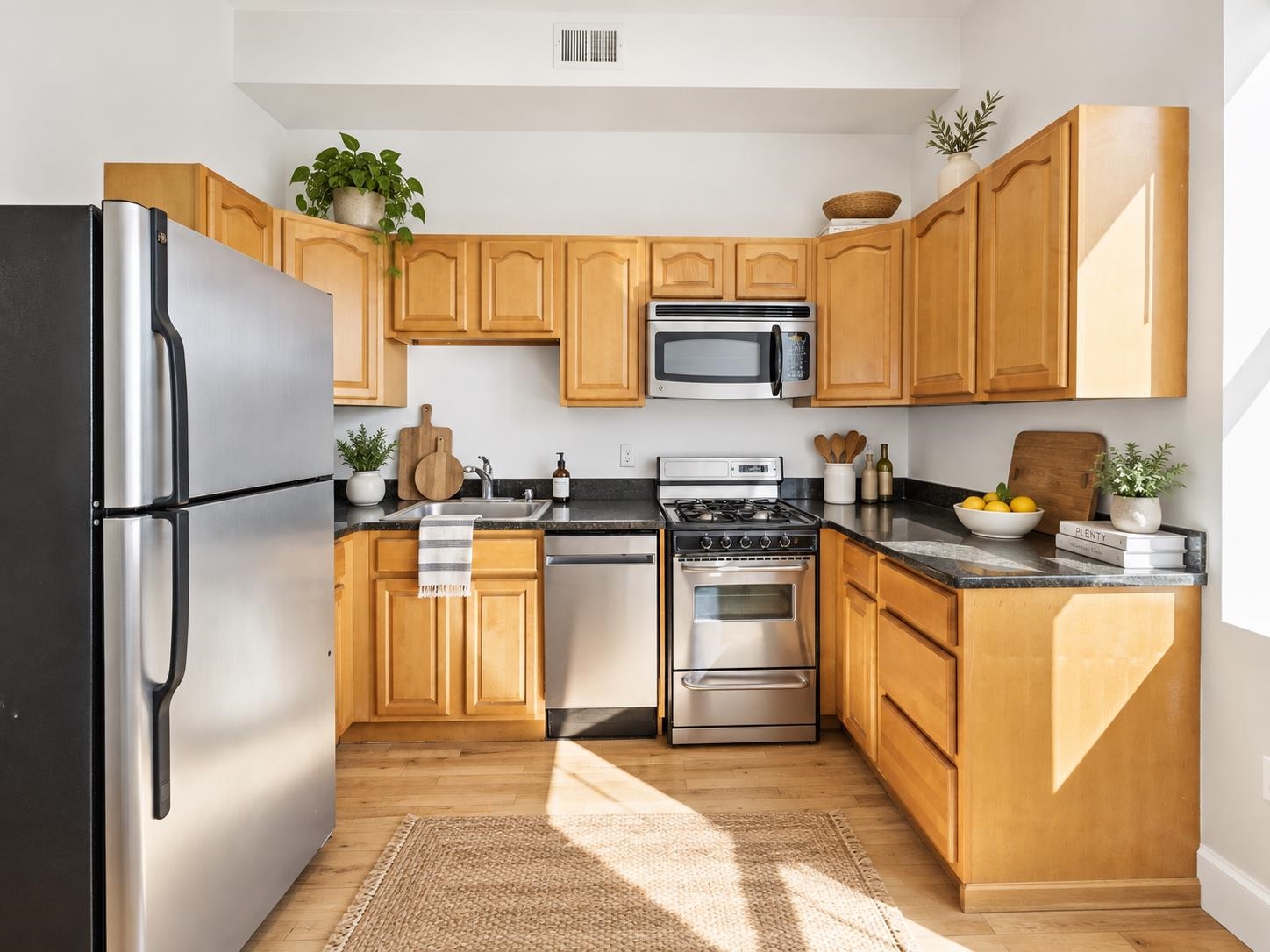 231 GRAND ST - Photo 3