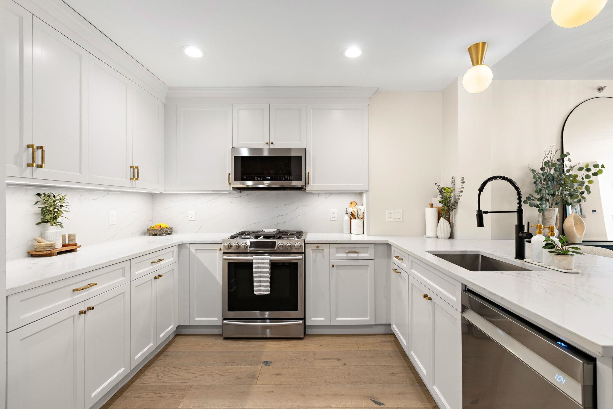 1125 MAXWELL LANE - Photo 2